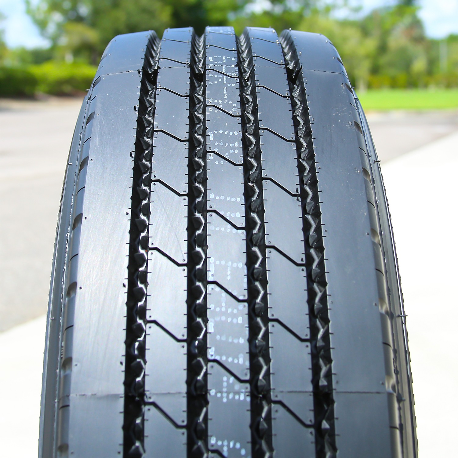 Trazano CR976A 255/70R22.5 140/137M H 16 Ply All Position Commercial Tire