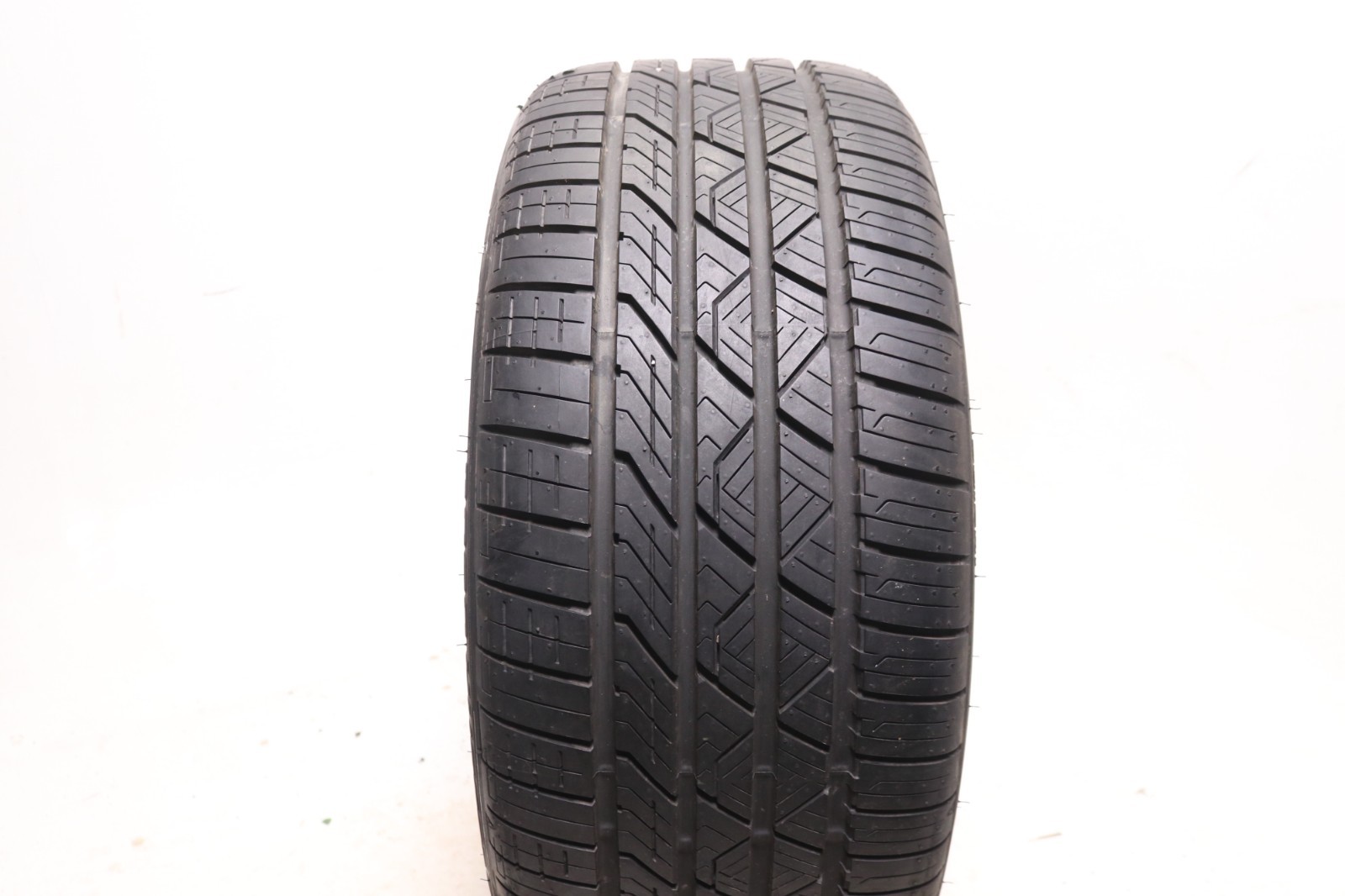 Set of 2 Used 235/40ZR18 Road Hugger GTZ – 95W – 9-10/32