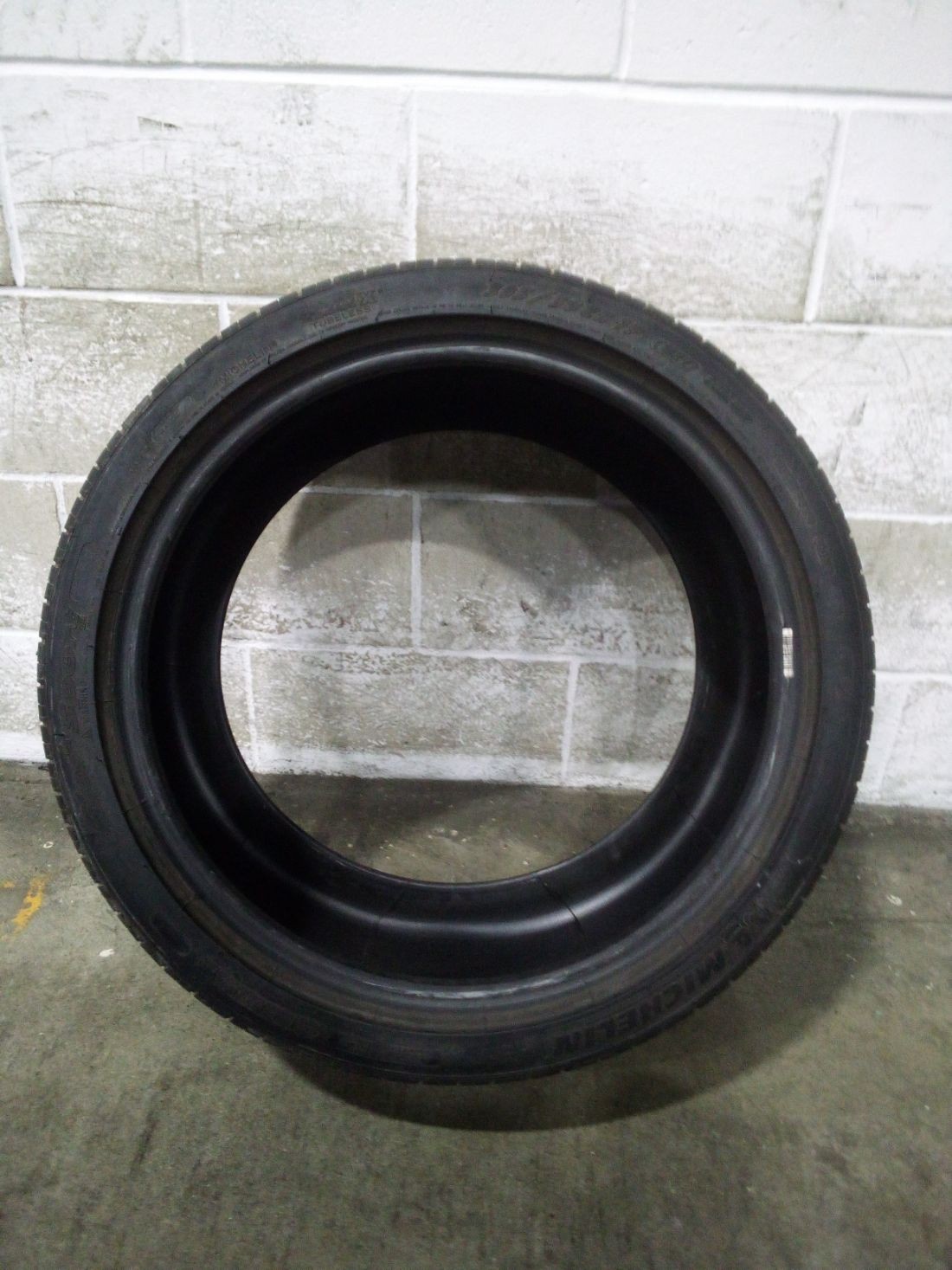1x P305/30R19 Michelin Pilot Sport PS2 N2 8/32 102 Y Used Tire 3053019