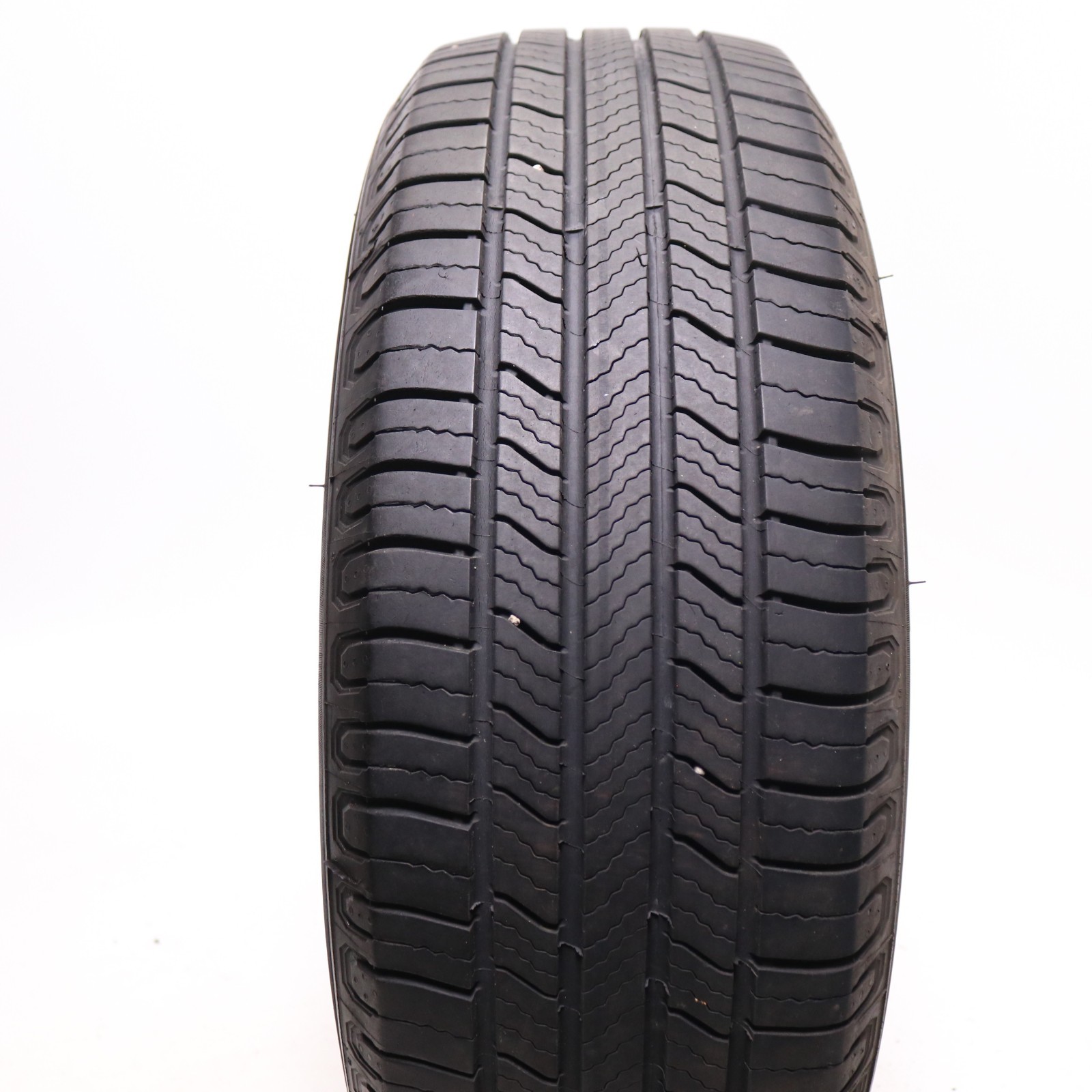 Set of 2 Used 225/65R17 Michelin Defender 2 – 102H – 8.5-9.5/32 No Repairs