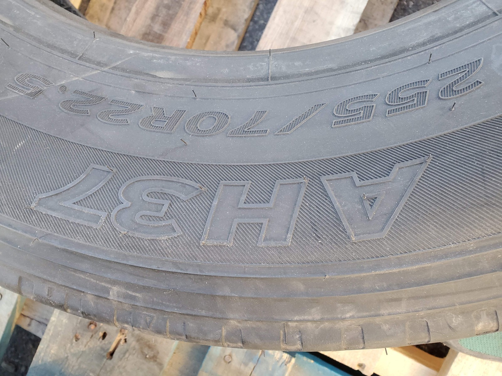 HANKOOK AH37 BSW LT 255 70 22.5 140/137M 16PLY STEER TIRE 3002450