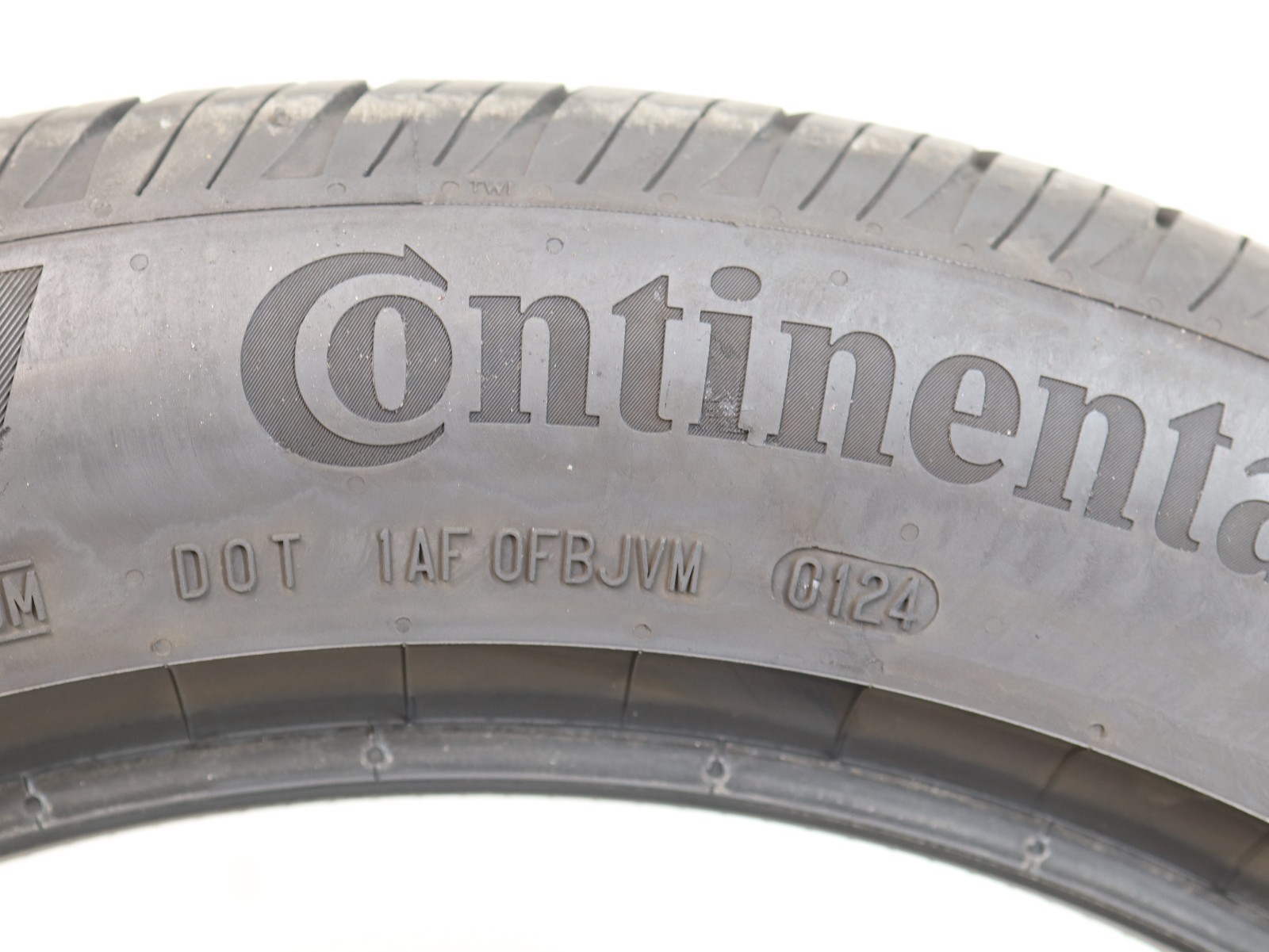 285/40R19 Continental Pro Contact RX TSO 107V 5.5/32 DOT 0124 1M63