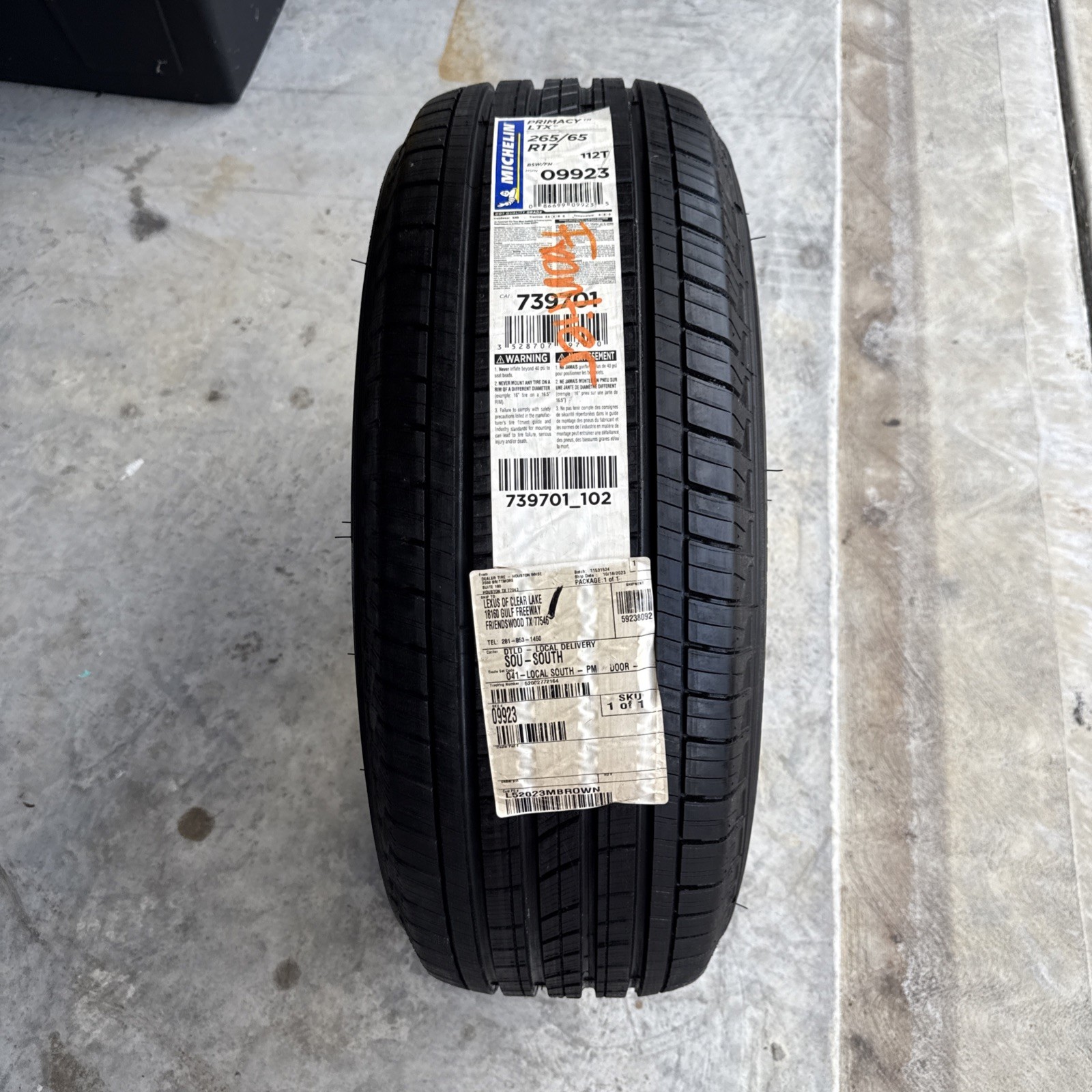 265/65R17 Michelin Primacy LTX 112T SL Black Wall Tire