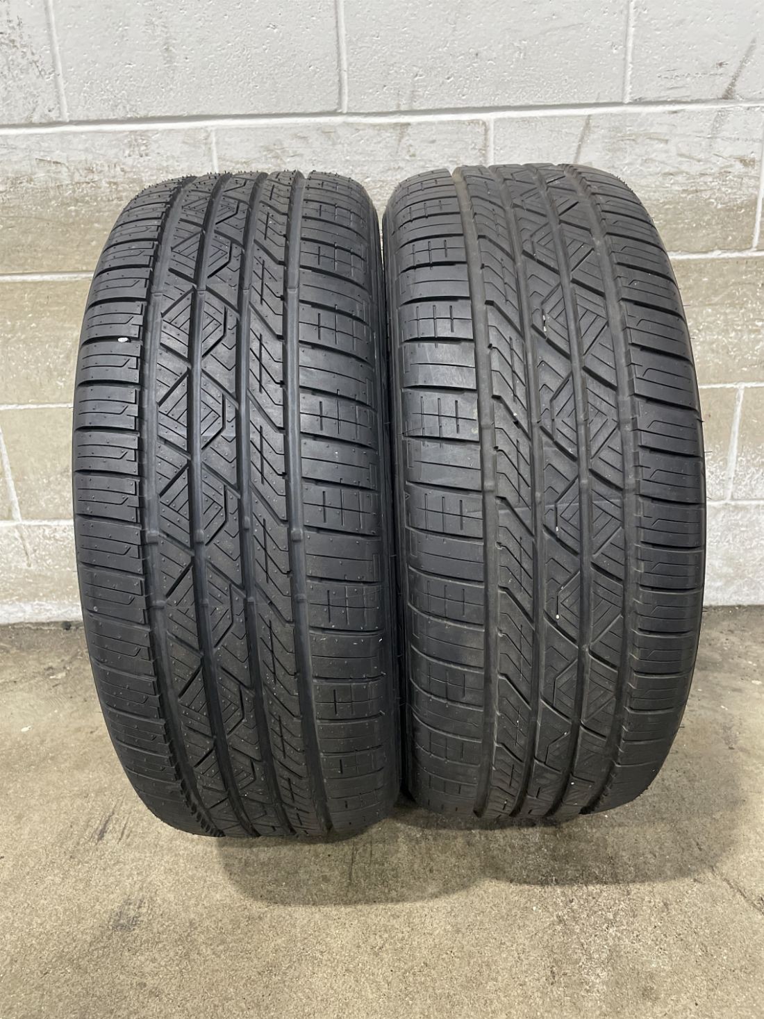 2x P245/45R20 Road Hugger GT Ultra 10/32 103 W Used Tires 2454520