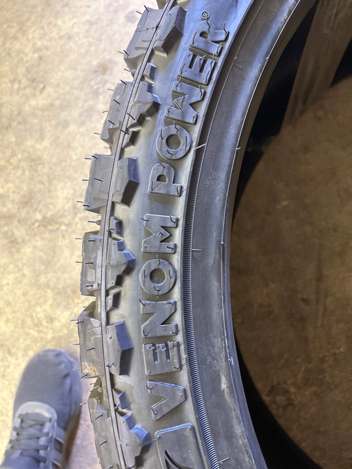 VENOM POWER TERRA HUNTER R/T+ BSW LT 35 14.50 26 117Q 10PLY RUGGED TIRE CVPRT23