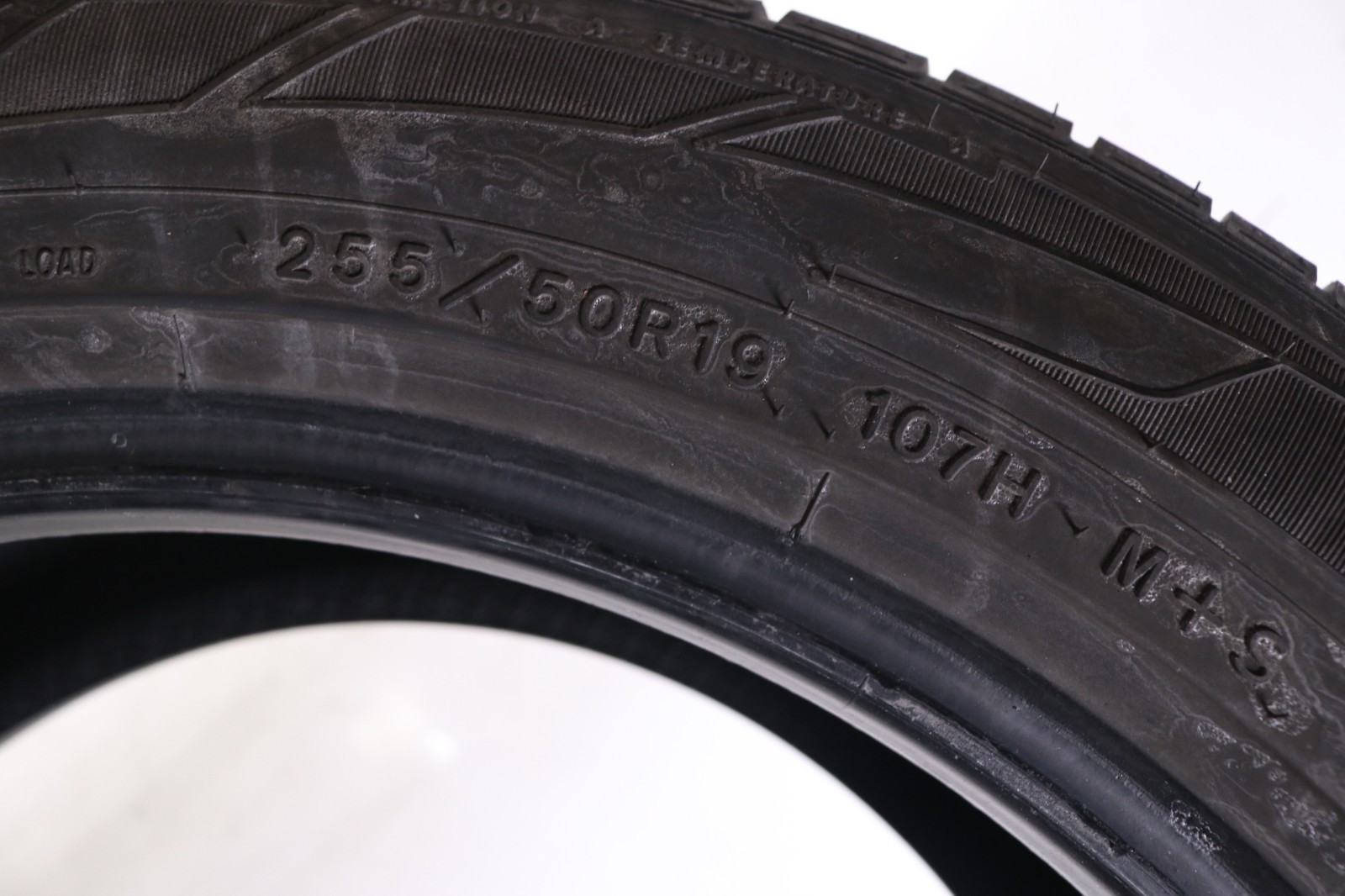 Set of 2 Used 255/50R19 Dunlop Grandtrek Touring A/S MO – 107H – 4.5-5.5/32