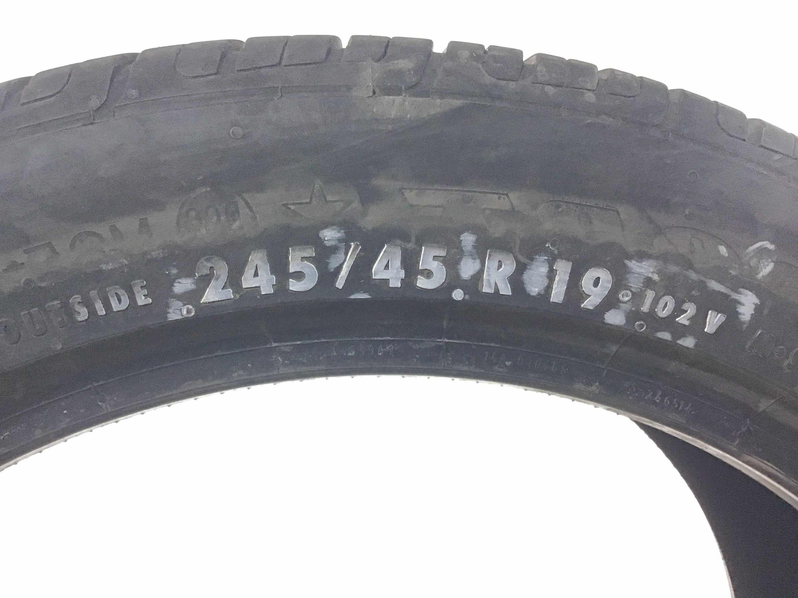 P245/45R19 Continental PureContact LS EcoPlus 102 V Used 8/32nds