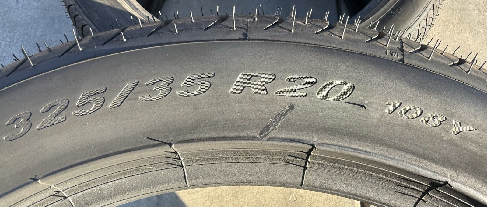 Set of TWO BRAND NEW 325/35R20 108Y Pirelli P Zero BMW X5M X6M Tires 3253520