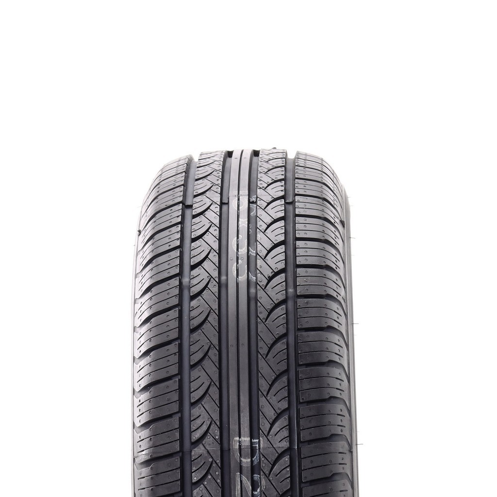 New 235/70R16 Yokohama Avid Touring S 104T – 11/32