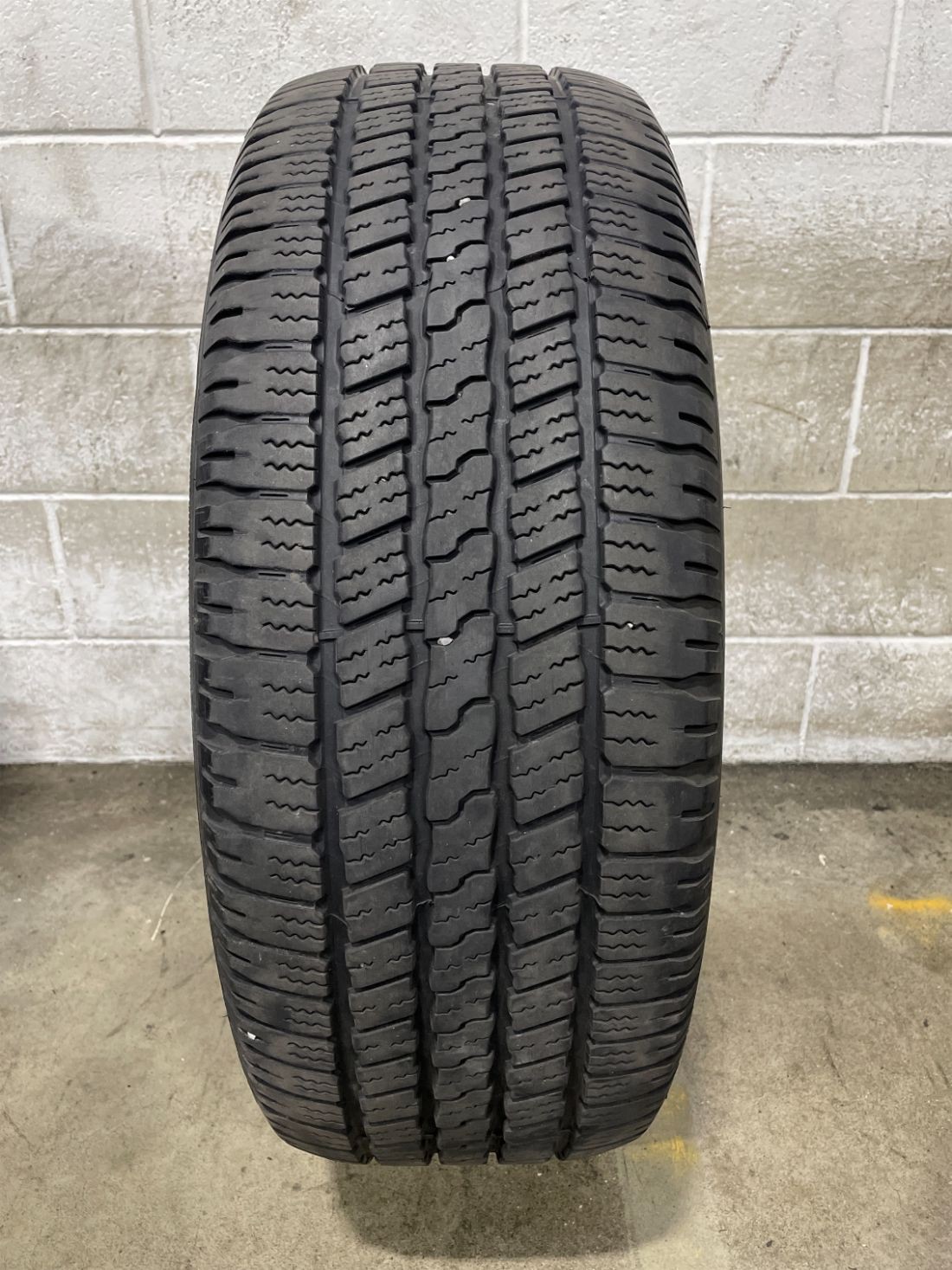 1x P275/60R20 Goodyear Wrangler SR-A 9/32 114 S Used Tire 2756020