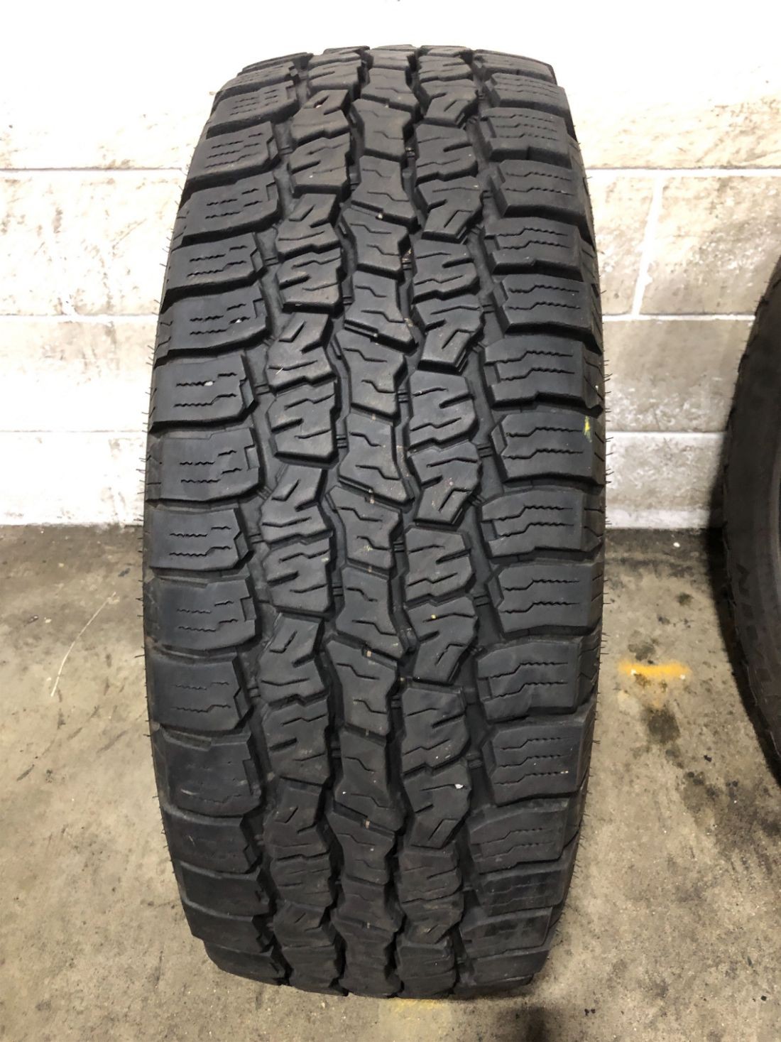 1x LT275/70R18 Mazama Open Range A/T Plus 13/32 125 S Used Tire 2757018