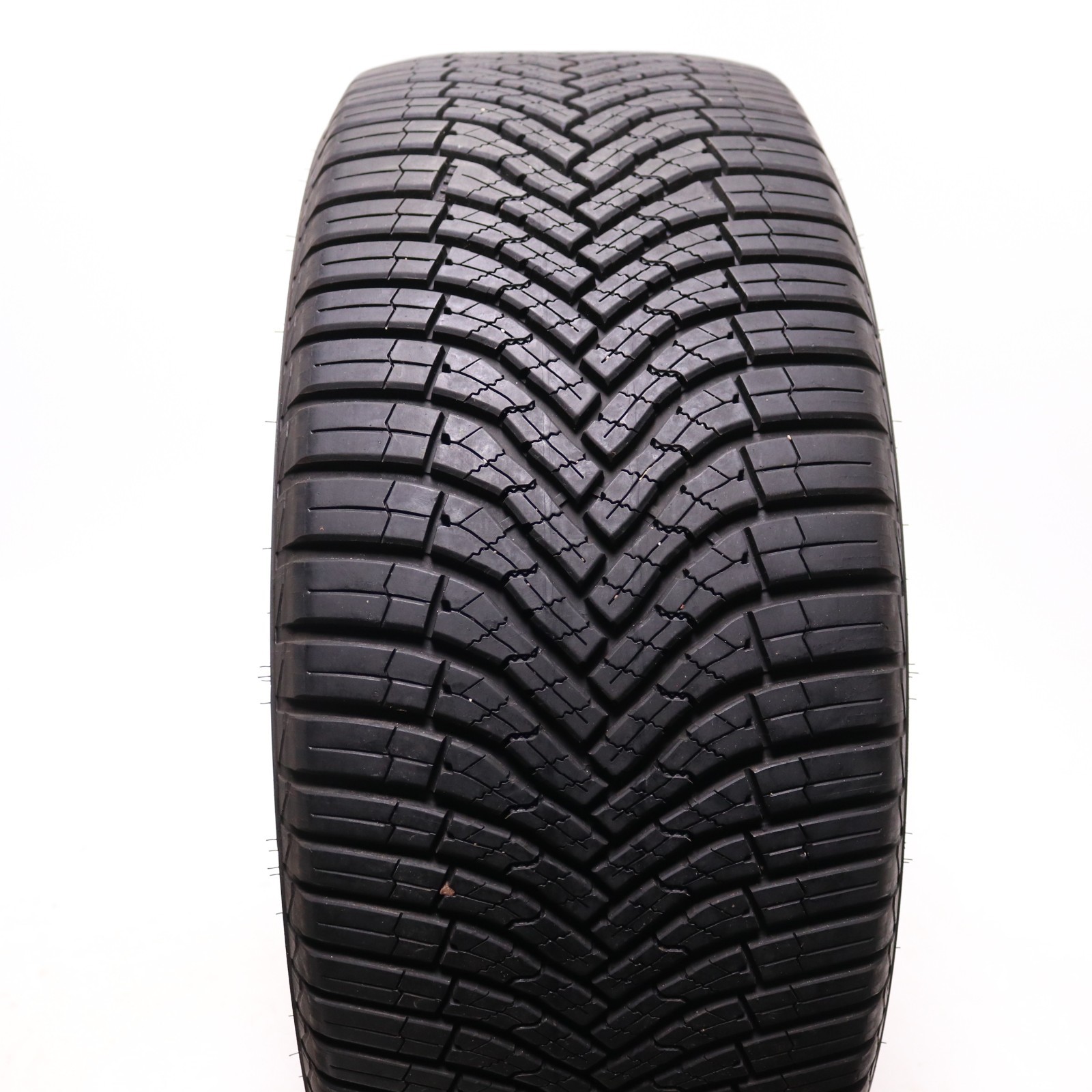 Set of 2 Used 255/50R19 Goodyear Assurance WeatherReady 2 – 107V – 9.5-10.5/32