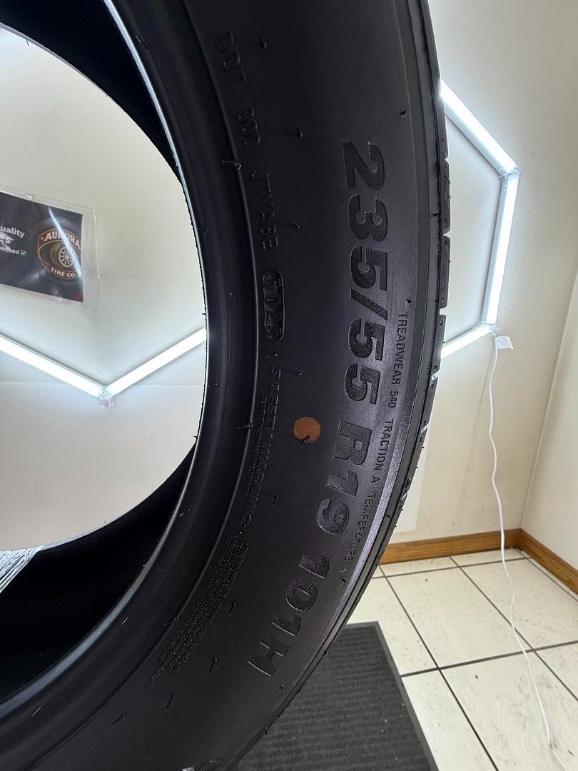 235/55R19 kumho Crugen HR71 101H 10/32Tread Used Tire 2355519 ID#21956