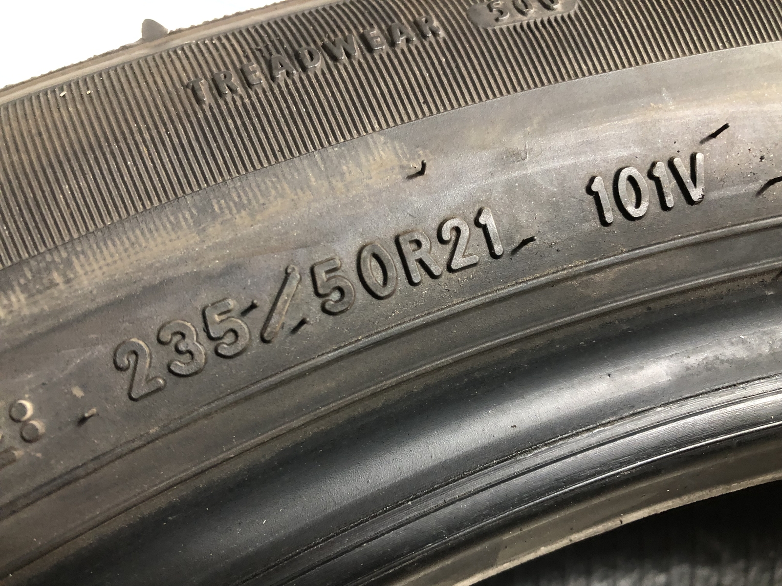 [1] Goodyear Eagle Touring P235/50R21 235 50 21 Tire 9.5-9.75/32