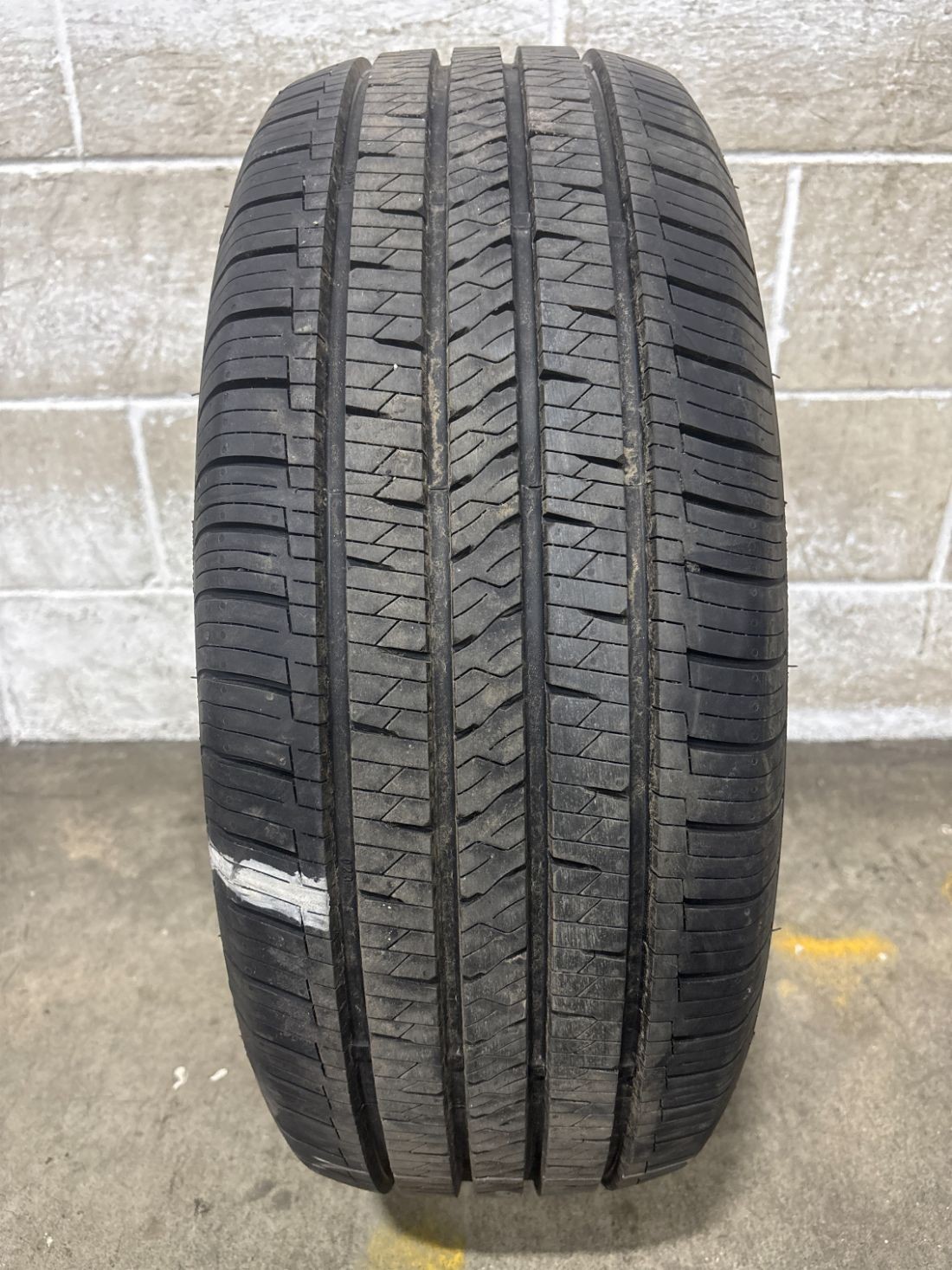 1x P225/55R17 West Lake Foray RP218 10/32 101 V Used Tire 2255517