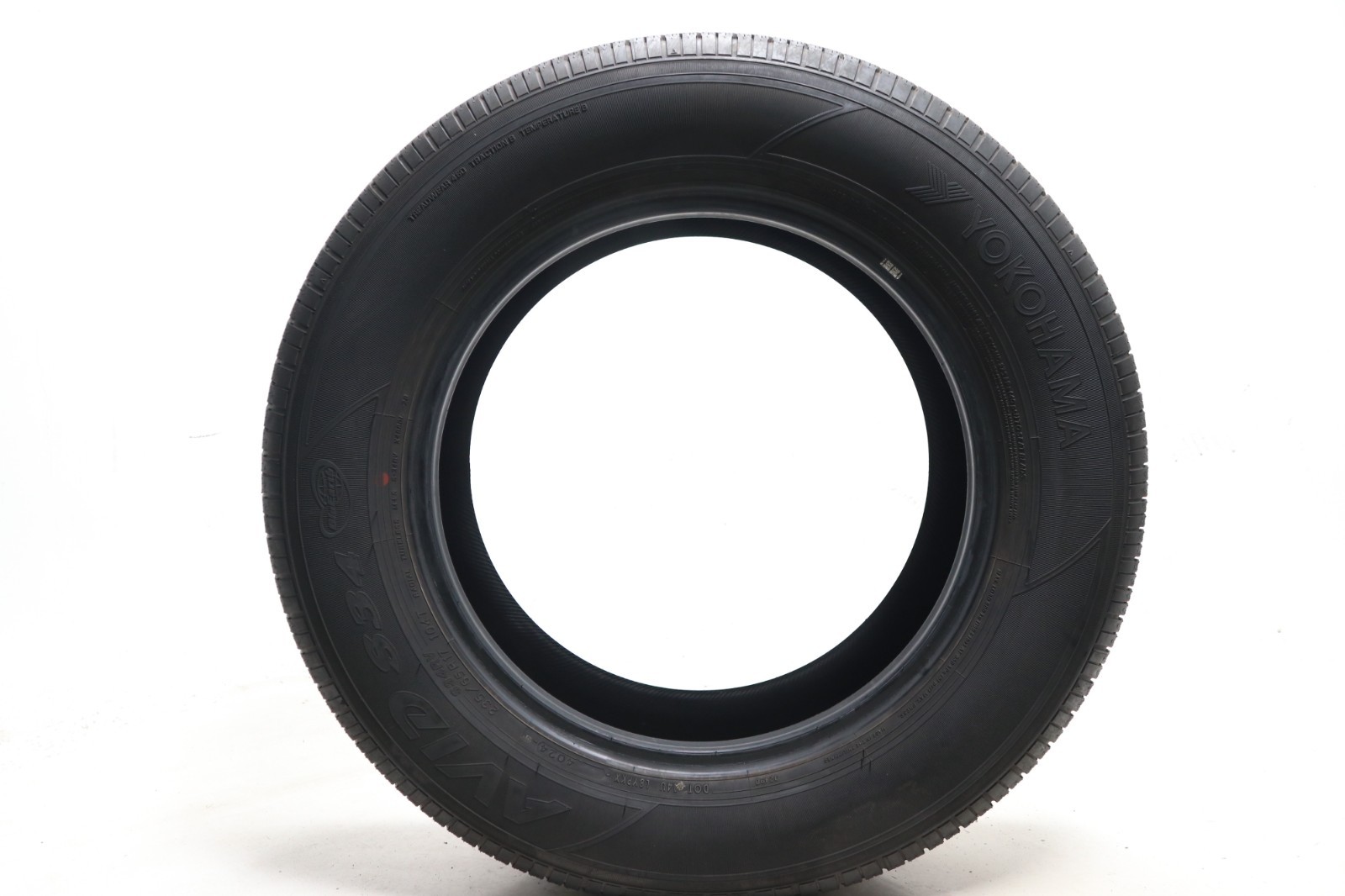 Set of 4 Used 235/65R17 Yokohama Avid S34RV – 104T – 8.5-9.5/32