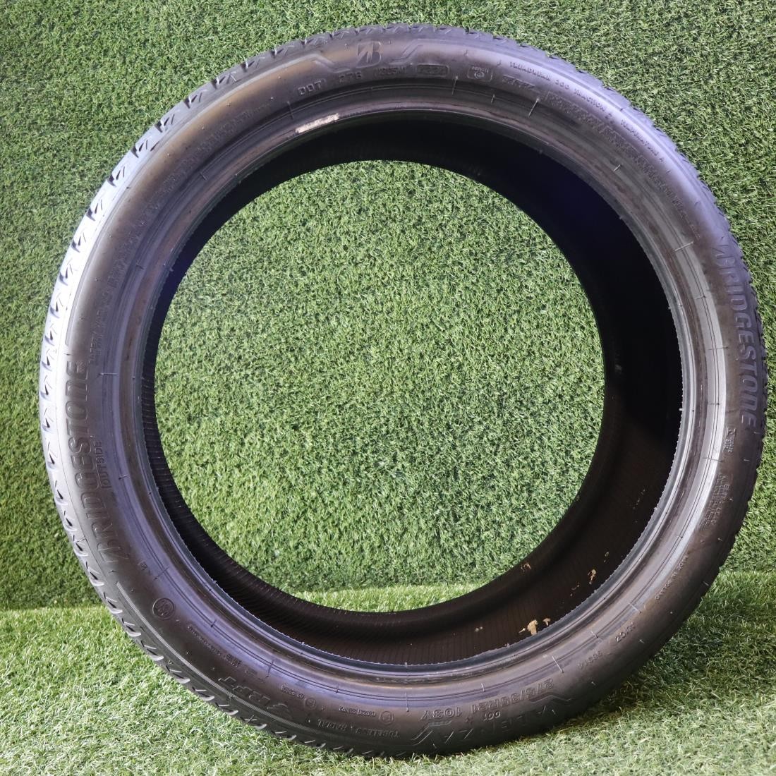 1 275 35 21 Bridgestone Alenza 001 RFT with 85% Tread 7/32 103Y #28046