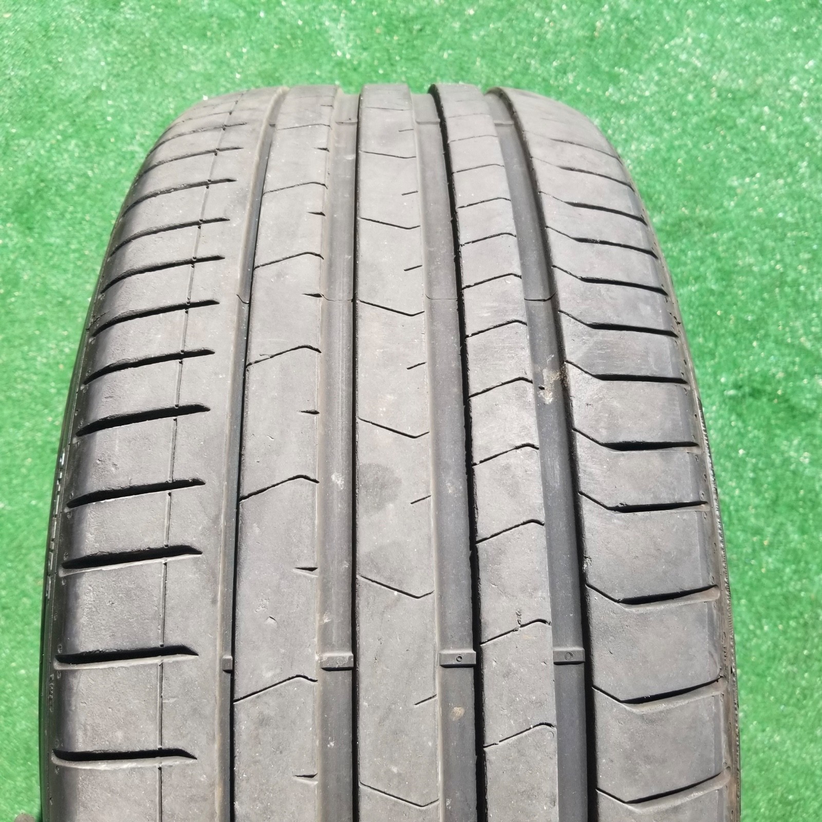 265/35R20 Pirelli P Zero PZ4 Tire 265/35ZR-20 265/35ZR20 MO1 Mercedes Benz 90%
