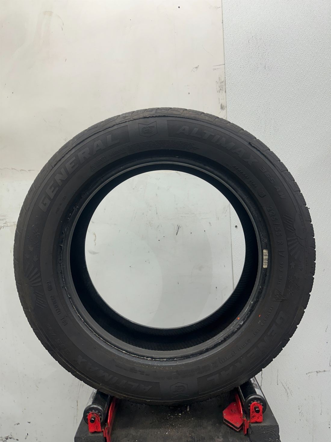1 Used P225/55R17 General Altimax 365 AW 97 V – 10/32