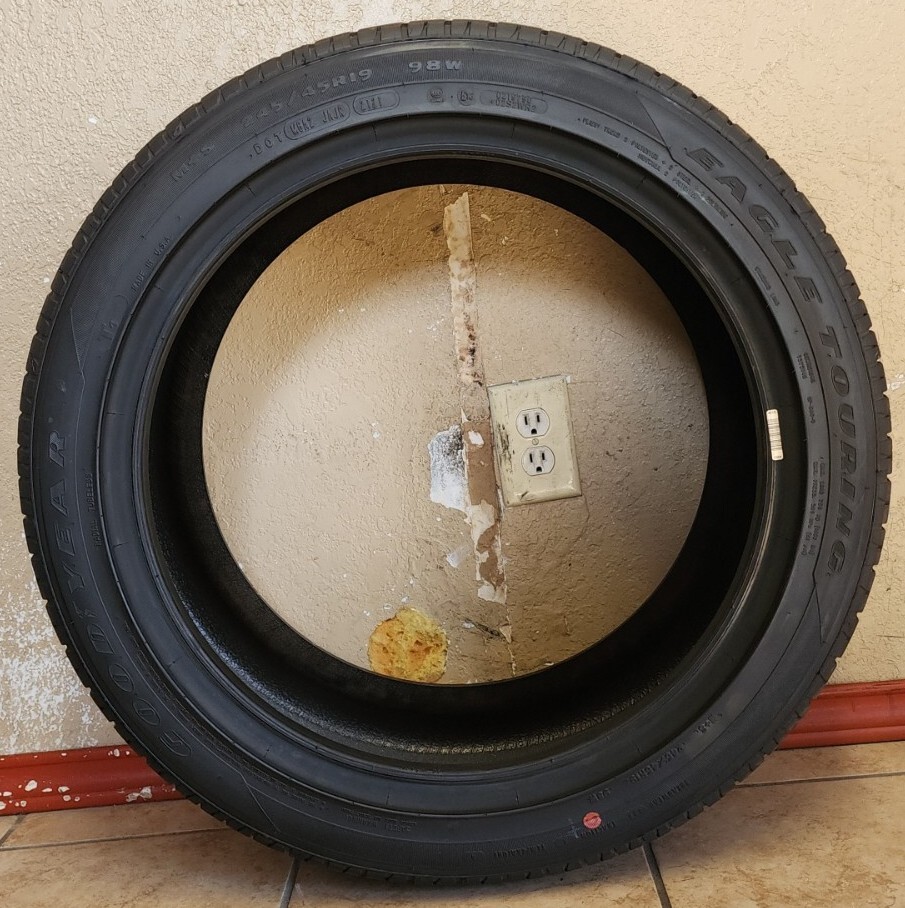 Like New 245/45R19 98W Goodyear Eagle Touring 9.5/32 DOT 2121 2454519