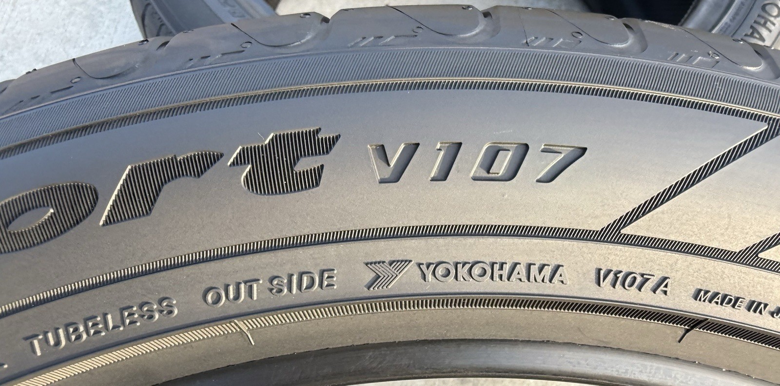 Set of TWO BRAND NEW 315/35ZR20 110Y Yokohama ADVAN Sport V107 Tires 3153520