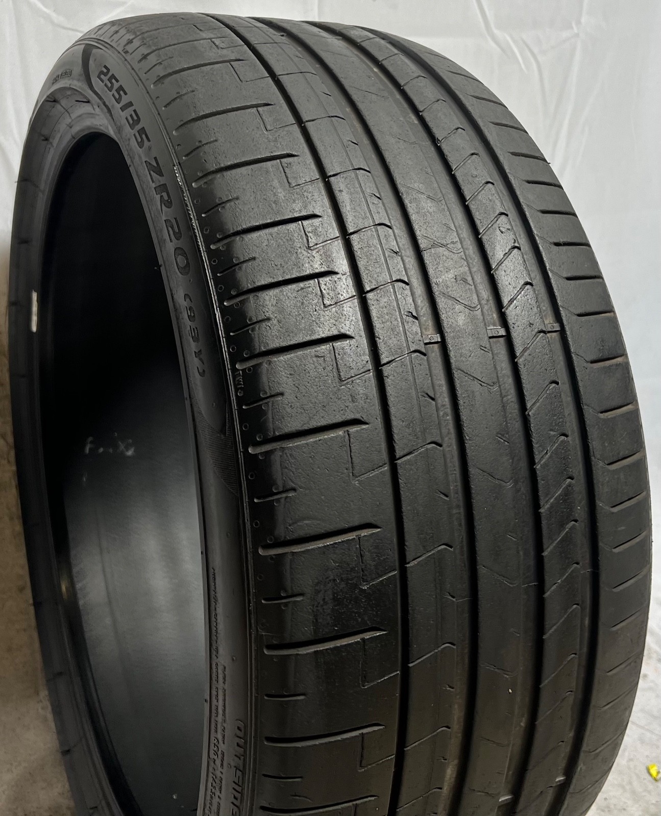 1 – NO REPAIRS 255/35ZR20 (93Y) Pirelli P Zero PZ4 (NA1) Porsche OEM – 7132