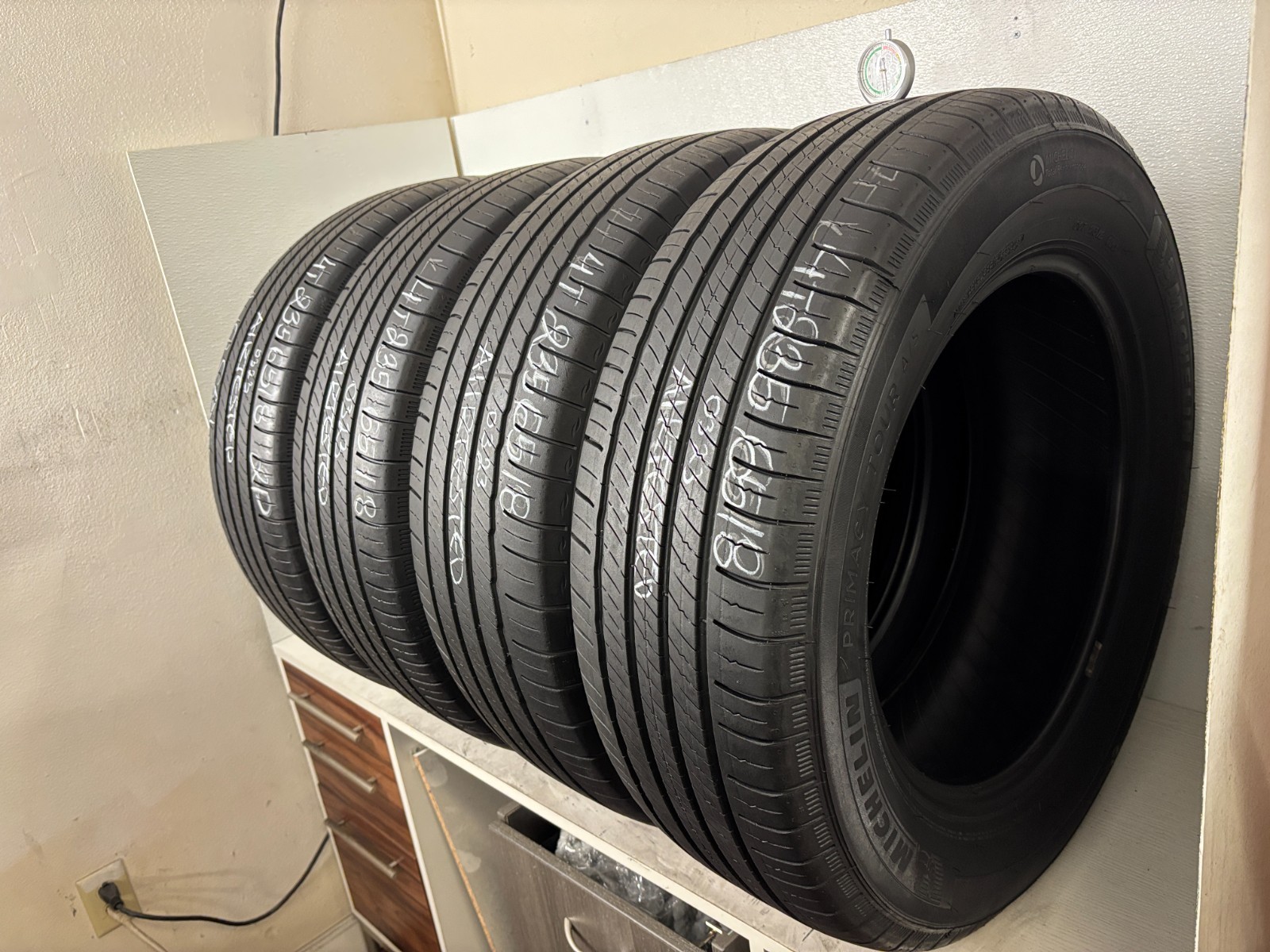 NO SHIPPING ONLY LOCAL PICK UP Set 4 Tires 235 65 18 Michelin Primacy Tour A/s