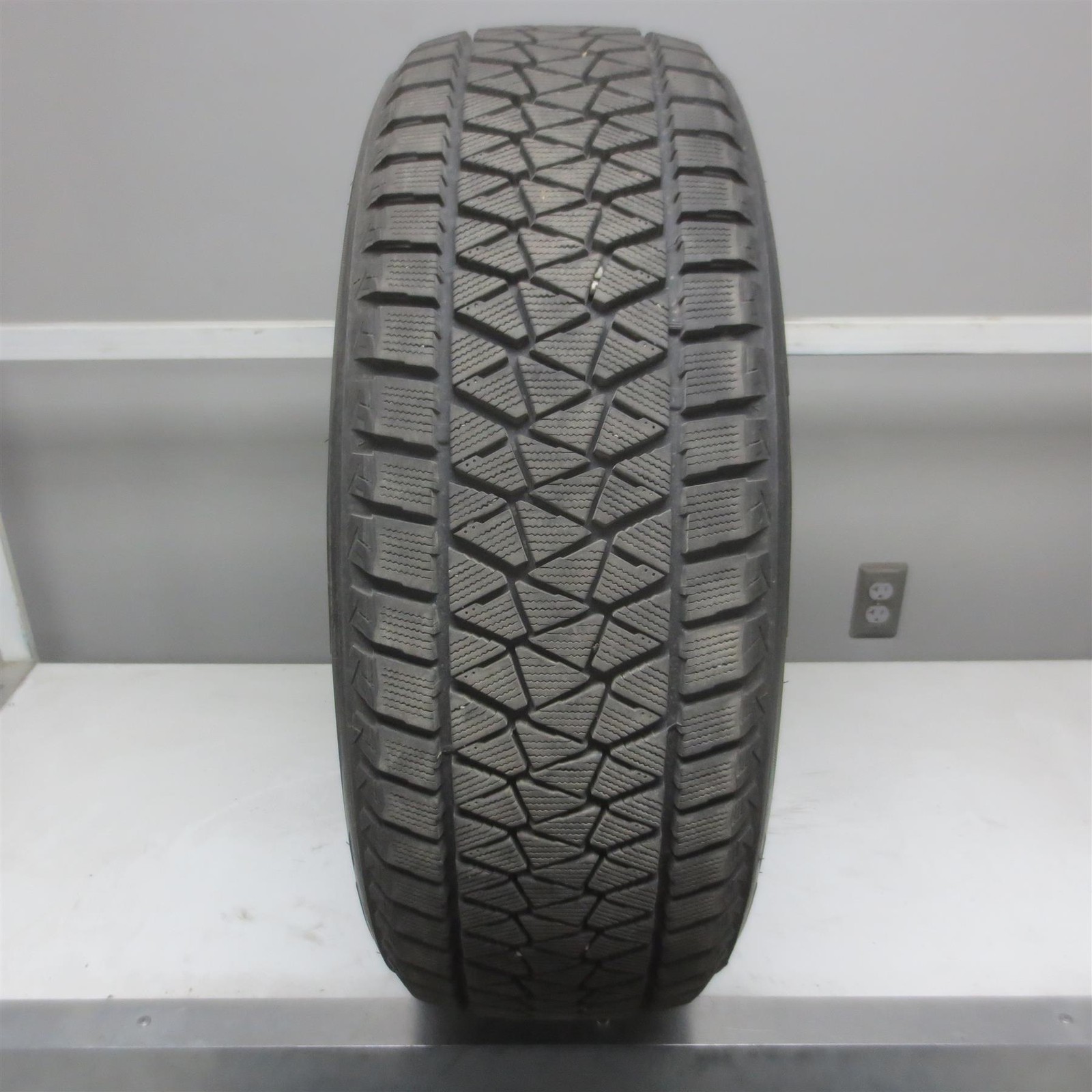 235/55R20 Bridgestone Blizzak DM-V2 102T Used Tire (12/32nd) NO PATCHES! (QTY 1)