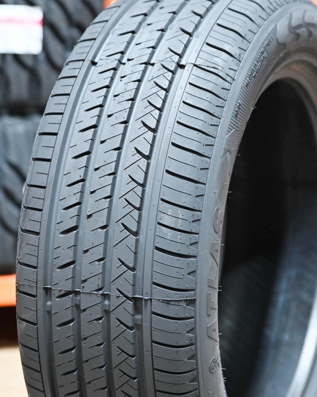 1 NEW ATLAS PARALLER 4X4 HP 235/65R18 106H Tire