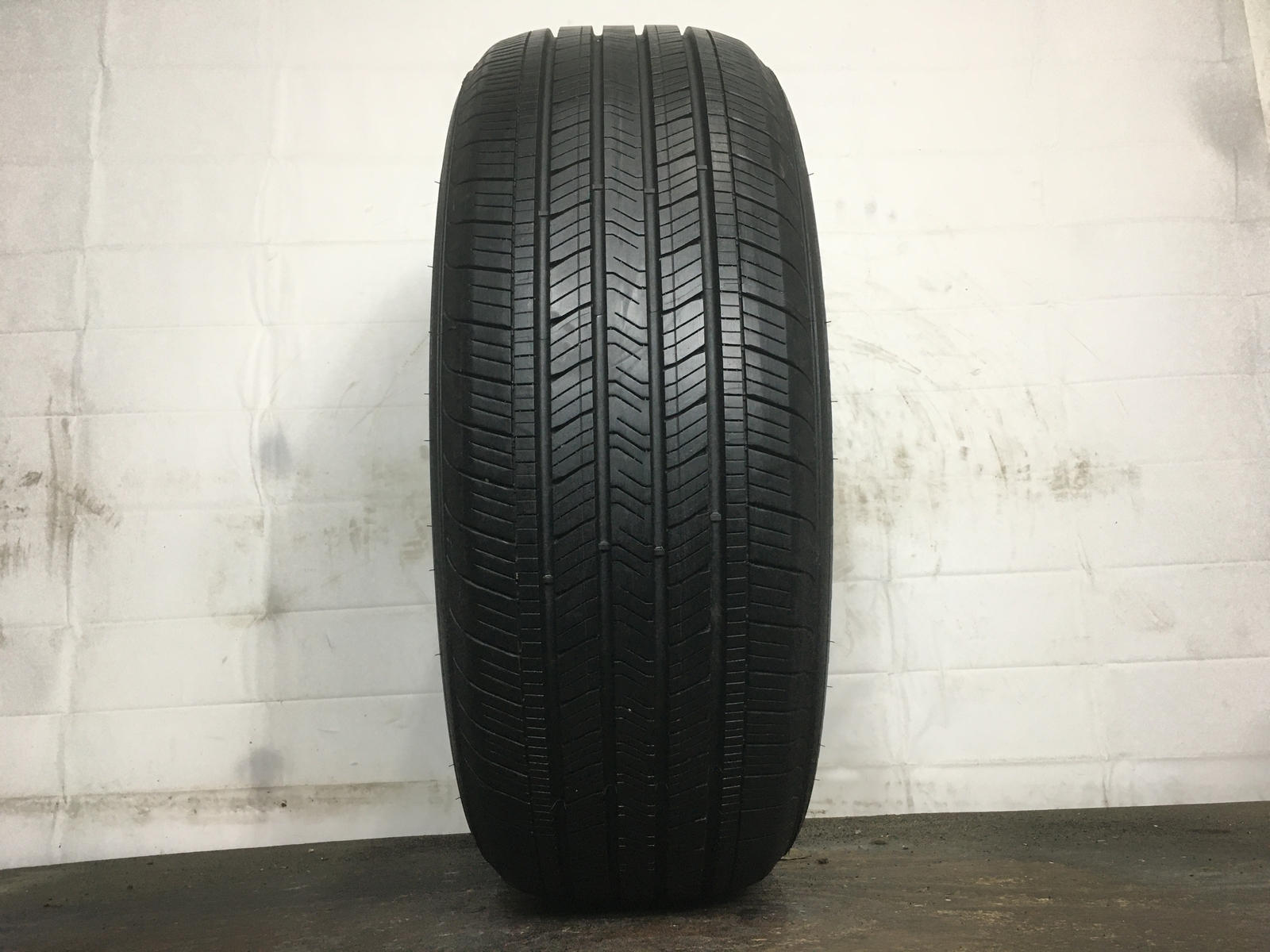 [1] Goodyear Eagle Touring P235/50R21 235 50 21 Tire Full Tread/32
