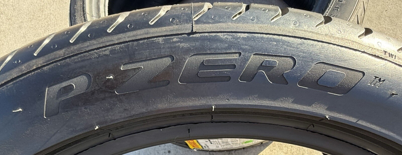 Set of TWO BRAND NEW 275/35R18 95Y Pirelli P Zero Run Flat Tires 2753518
