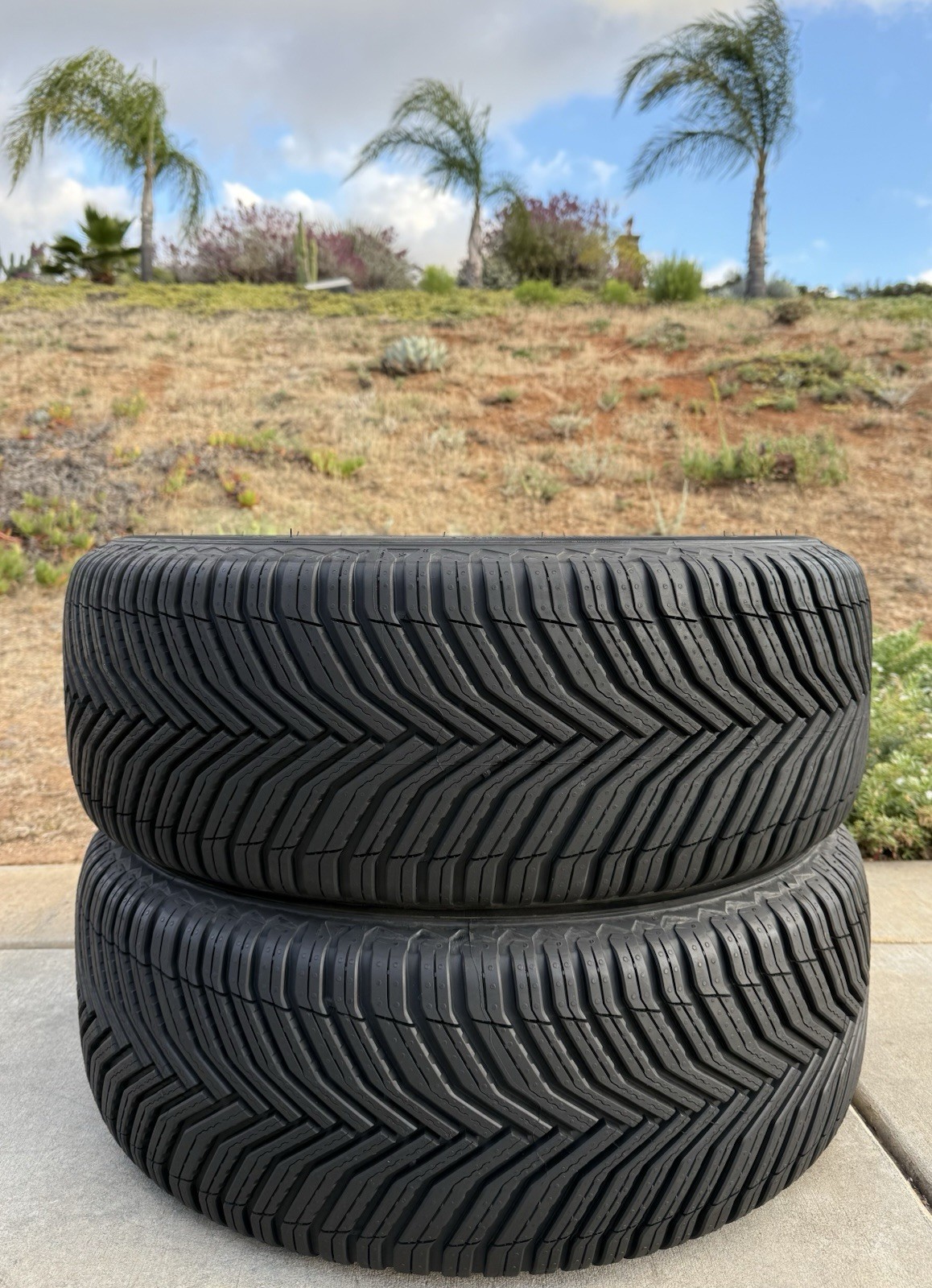 Set of FOUR BRAND NEW 235/50R19 103V Michelin CrossClimate 2 Tires 2355019