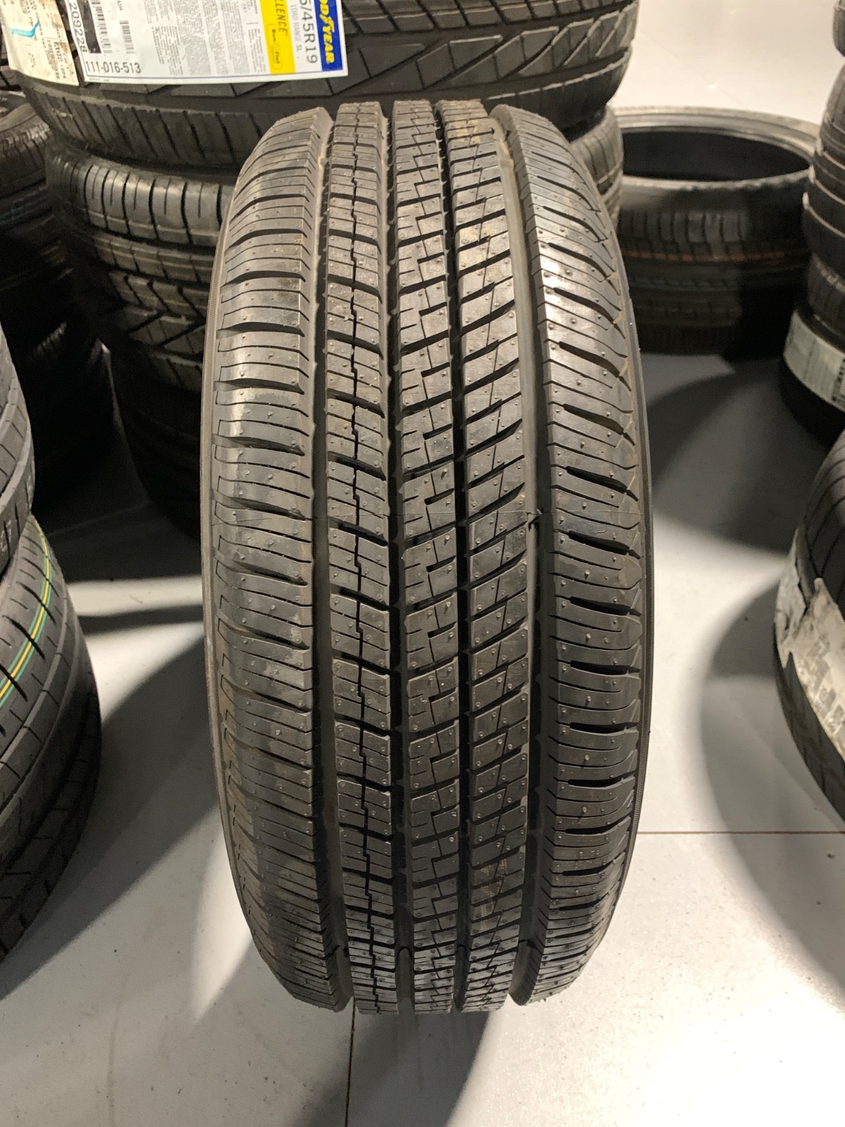 1 New 195 55 16 Yokohama Avid Ascend GT All Season (NOS) Tire