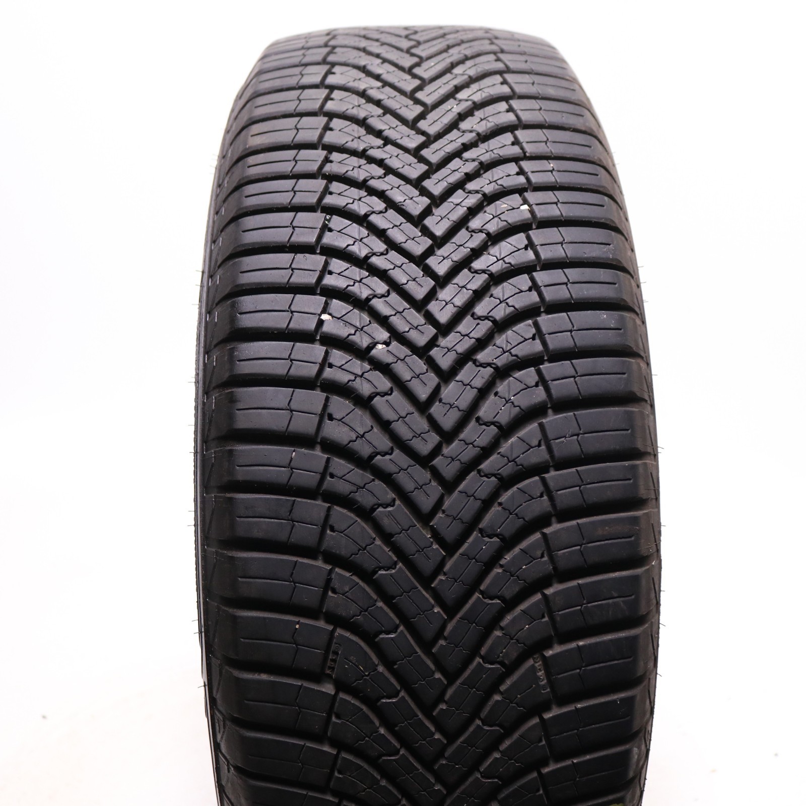 Set of 2 Used 235/60R18 Goodyear Assurance WeatherReady 2 – 107V – 9.5-10.5/32