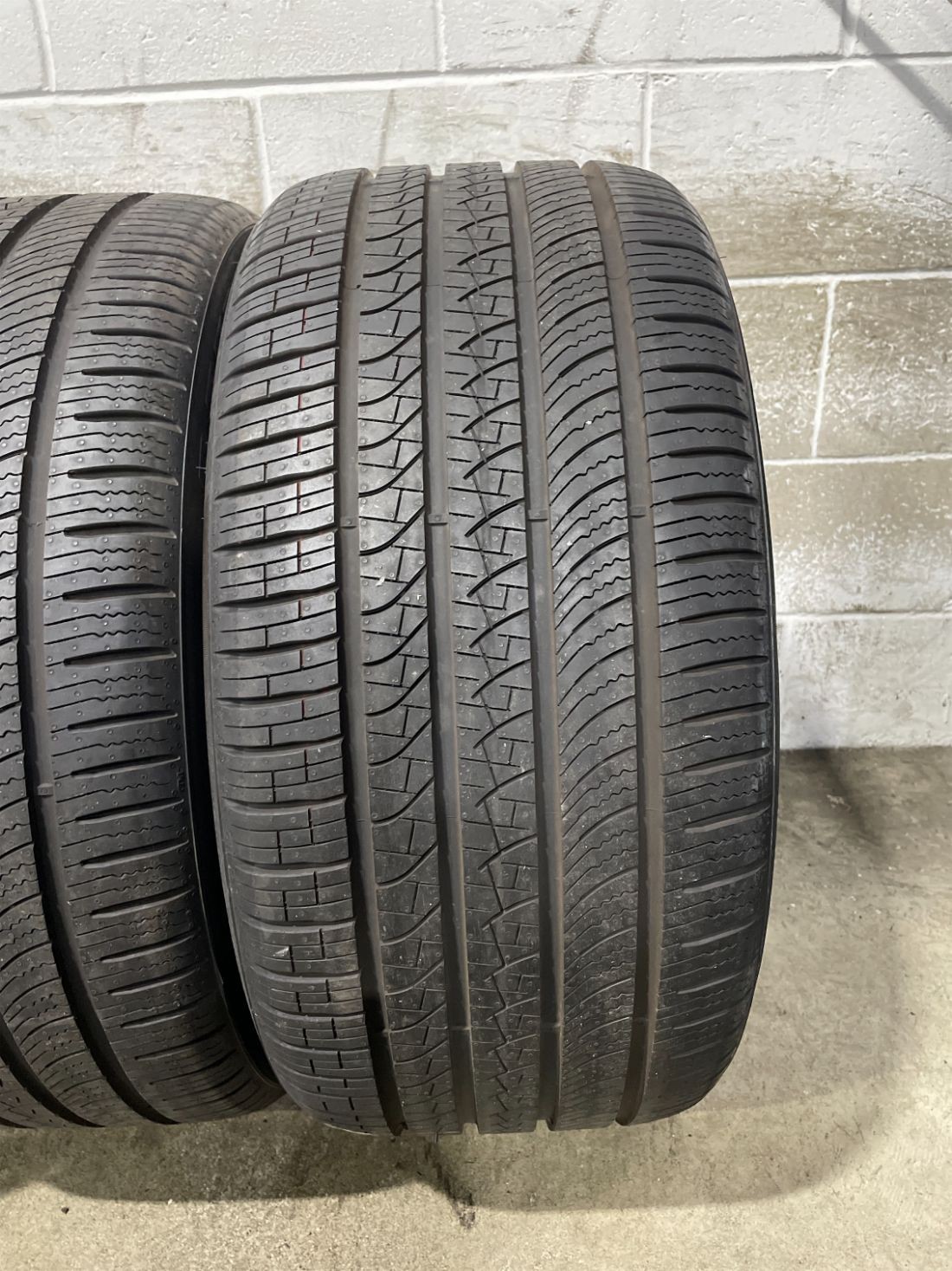 4x P285/40R20 Pirelli P Zero All Season I 9/32 108 H Used Tires 2854020