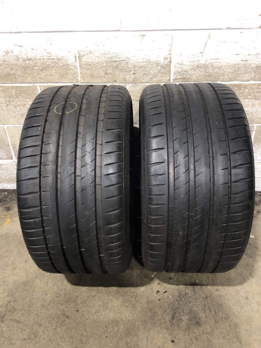 2x P305/30R21 Michelin Pilot Sport 4S MO1A 9/32 104 Y Used Tires 3053021