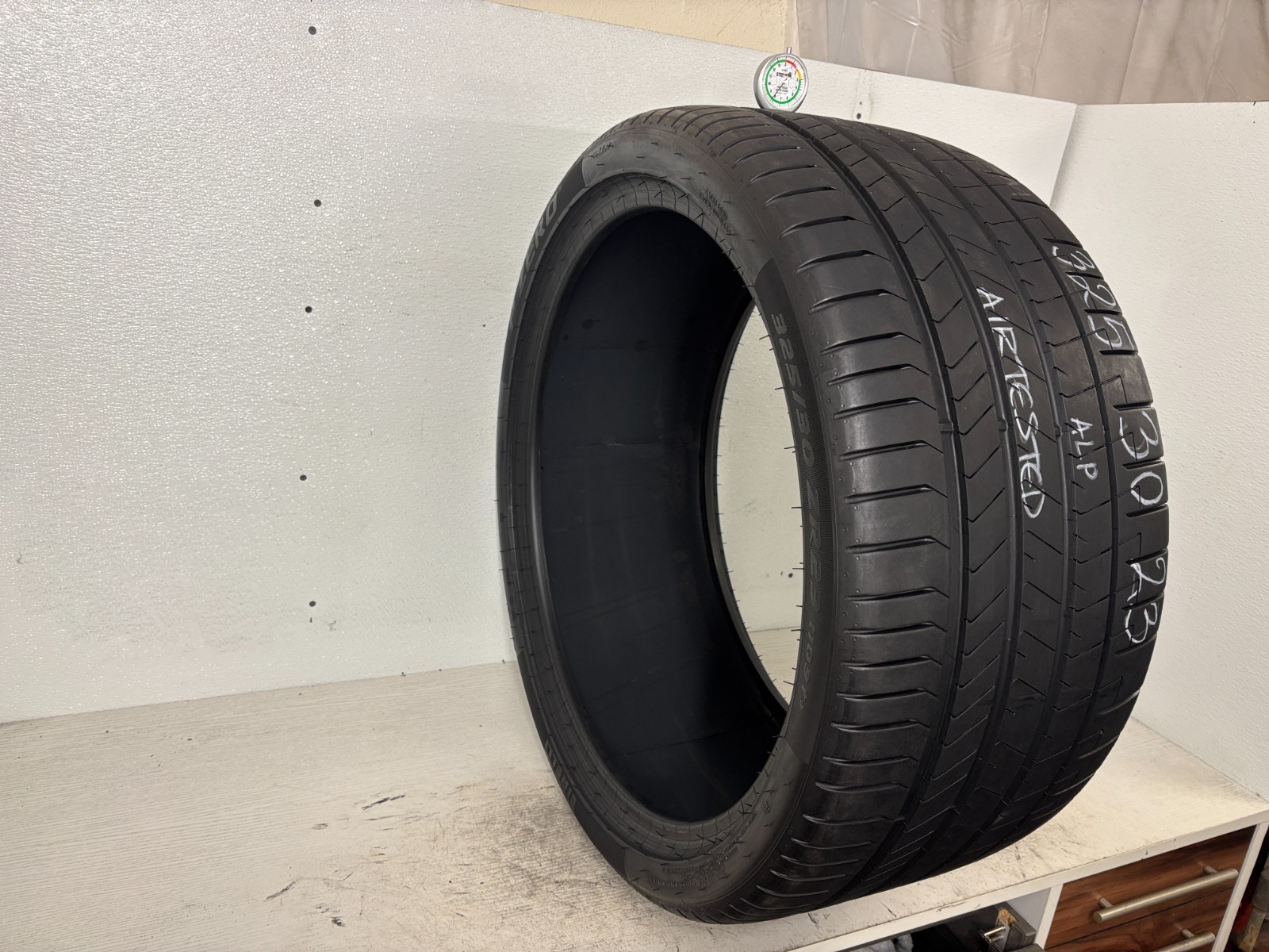 1 Tire 325 30 23 Pirelli P Zero PZ4 ALP (8.20/32 = 90% Tread Left) 109Y