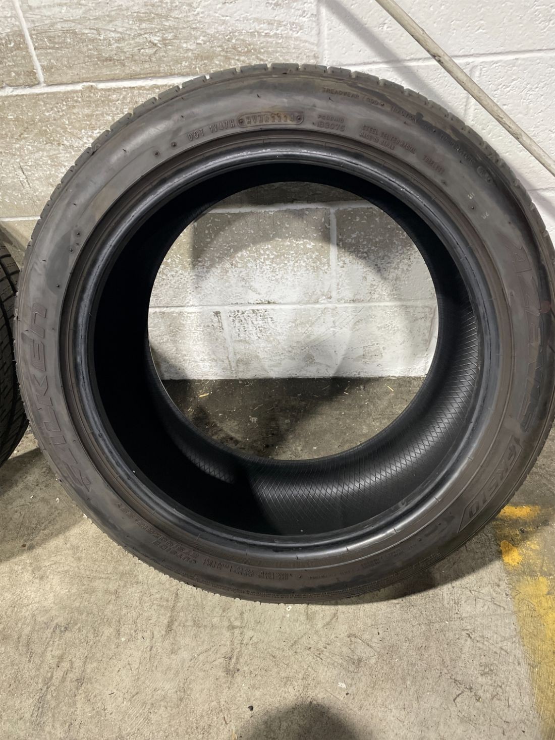 1x P275/40R18 Falken Azenis FK510 8/32 99 Y Used Tire 2754018