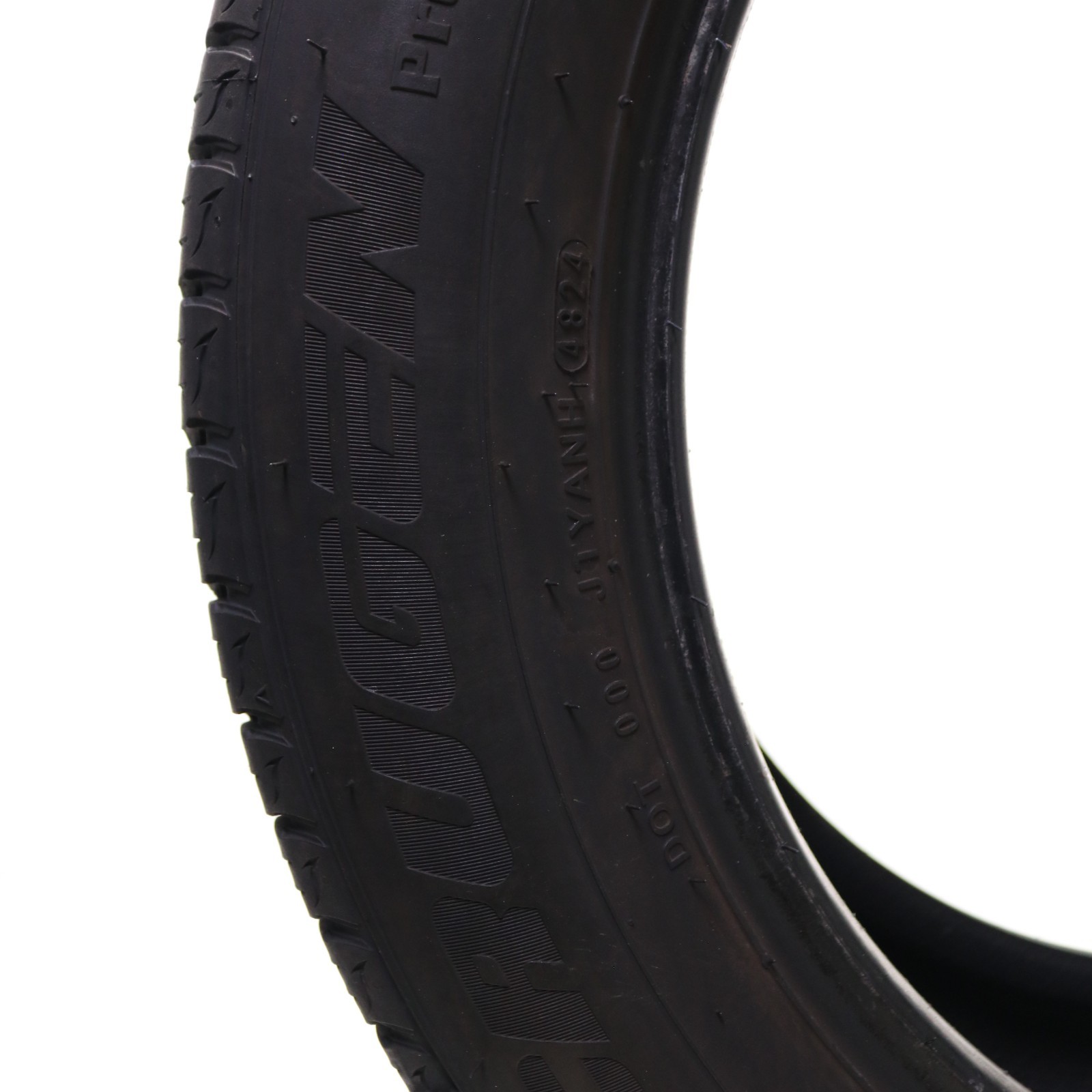 Set of 2 Used 235/55R19 Kumho Crugen Premium AO – 101H – 6-7/32 No Repairs
