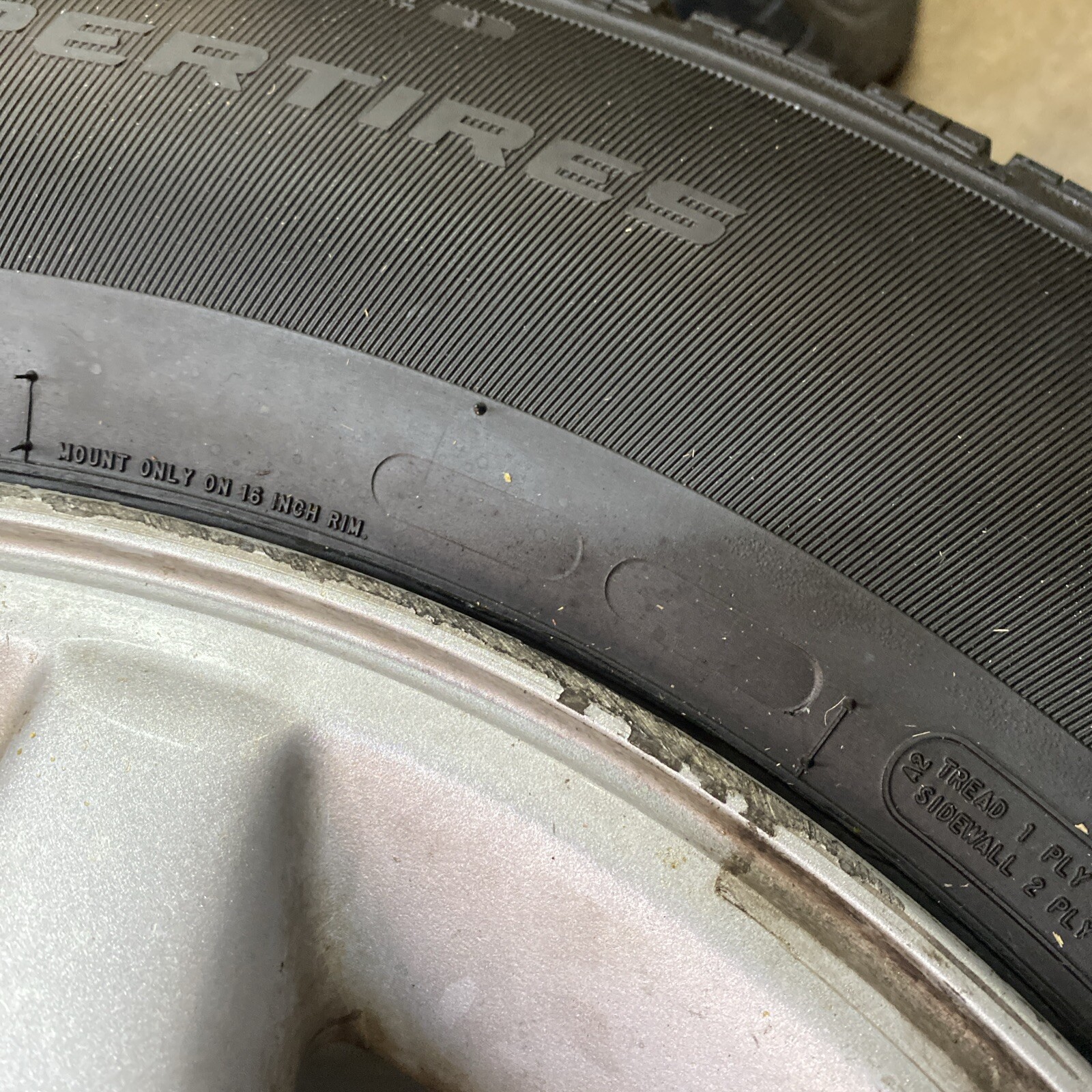 Used 255/65R16 Cooper Adventurer H/T 2000 Nissan Pathfinder Rim spare tire