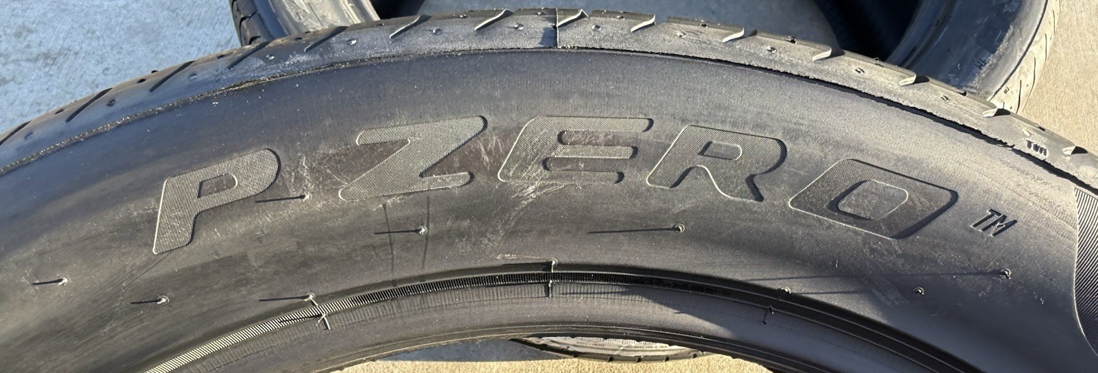 Set of TWO BRAND NEW 295/40ZR21 111Y Pirelli P Zero Tires 2954021