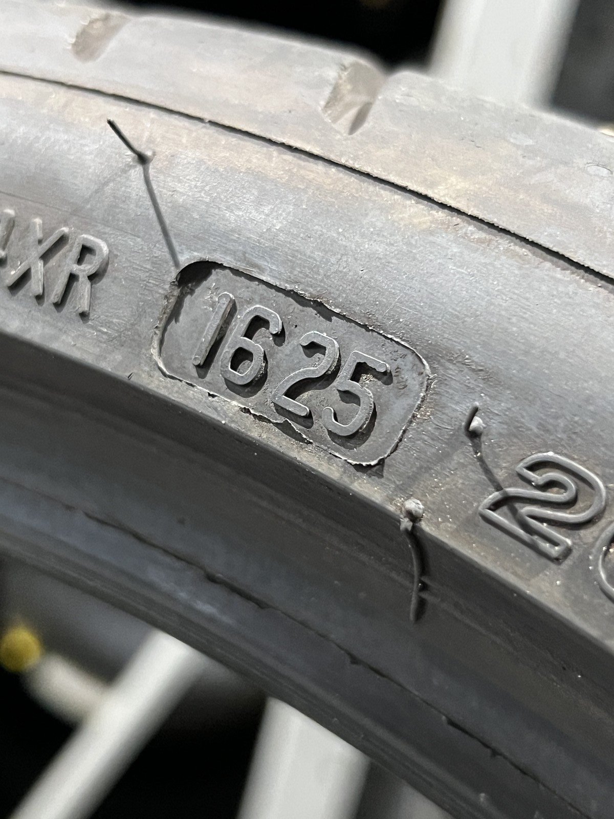 1 Bridgestone Potenza Sport Enliten RO1 265/30ZR19 92Y DOT.1625 6.25/32 NO Patch