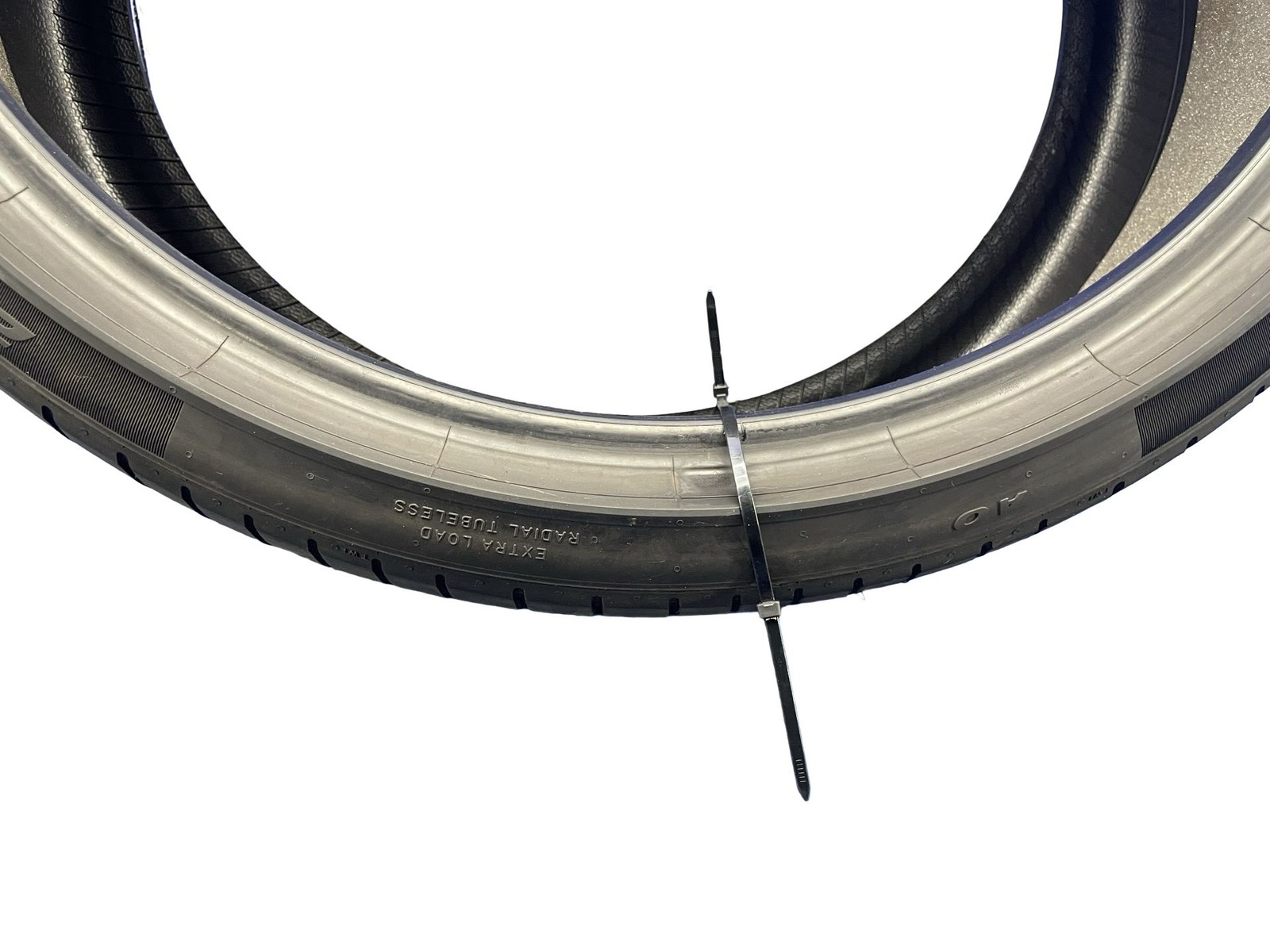 PIRELLI P ZERO 285/30ZR22 101Y 6/32NDS DATECODE 0124