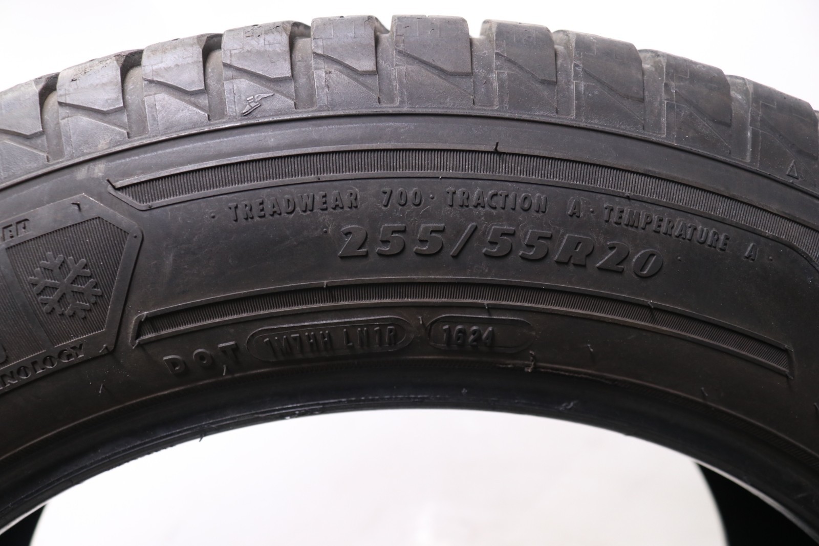 Set of 2 Used 255/55R20 Goodyear Assurance WeatherReady 2 – 110V – 7.5-8.5/32