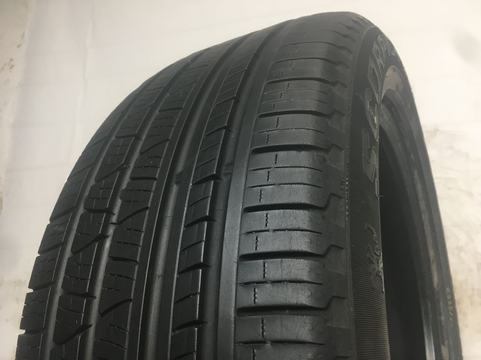 [1] Pirelli Scorpion Verde All Season P235/50R19 235 50 19 Tire 8.0-9.0/32