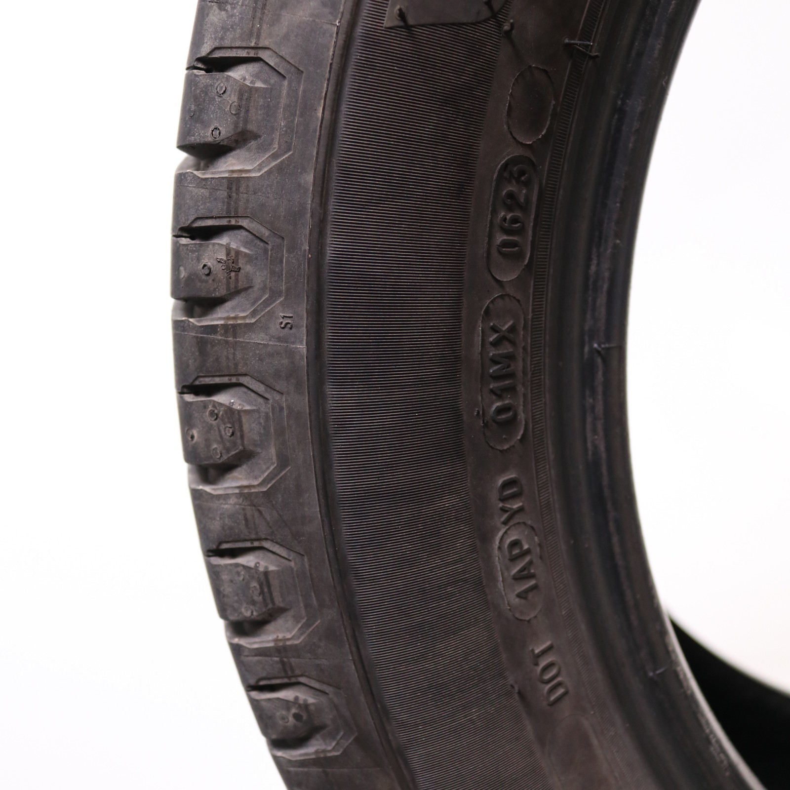 Set of 2 Used 235/50R17 Michelin Defender 2 – 96H – 9-10/32