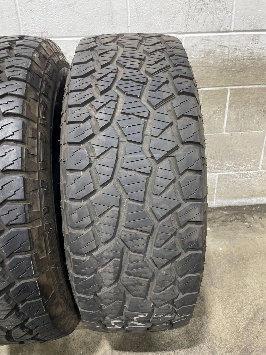 2x P275/65R18 Pathfinder All Terrain 9-10/32 116 T Used Tires 2756518