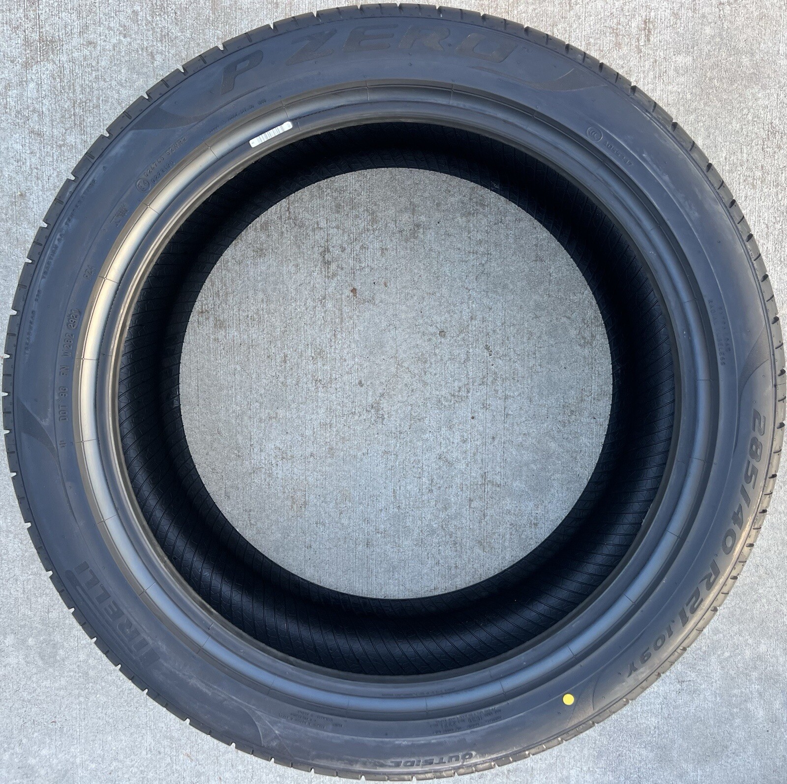 SET OF TWO BRAND NEW 285/40R21 Pirelli P Zero PZ4 Sport Tires 2854021