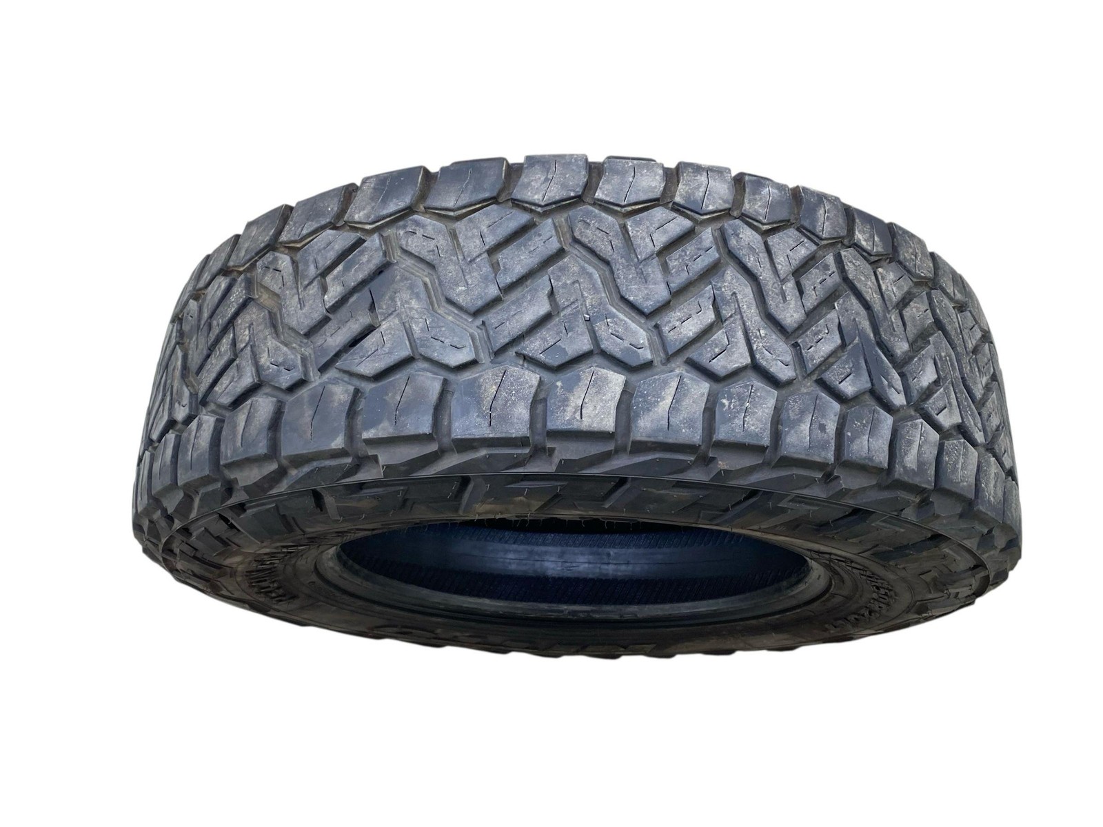 (A) NITTO RECON GRAPPLER 37×11.50R20 TIRE 11/32NDS TREAD DEPTH DATE CODE 2724