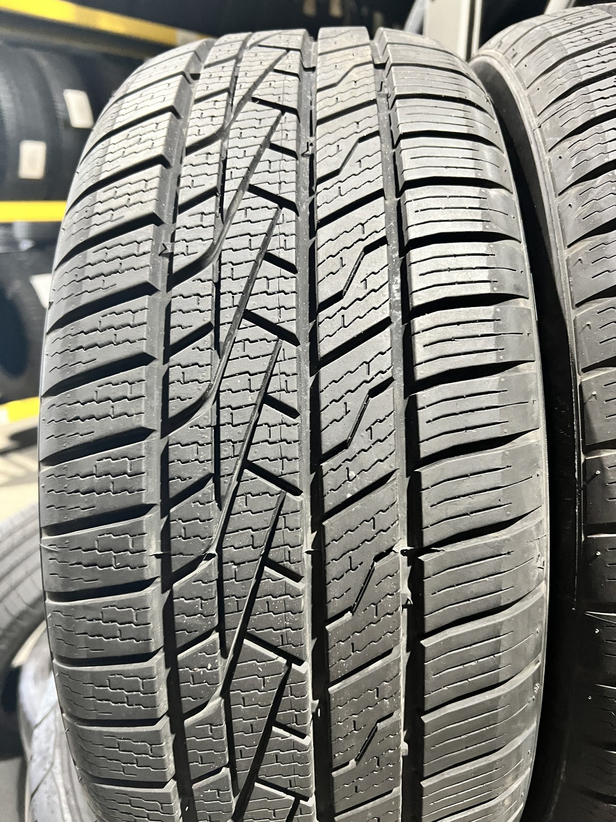 Set Of 2 Lexani Quattro Tempo Tour AW 235/50R18 101V DOT.4225 9.75./32 NO Patch